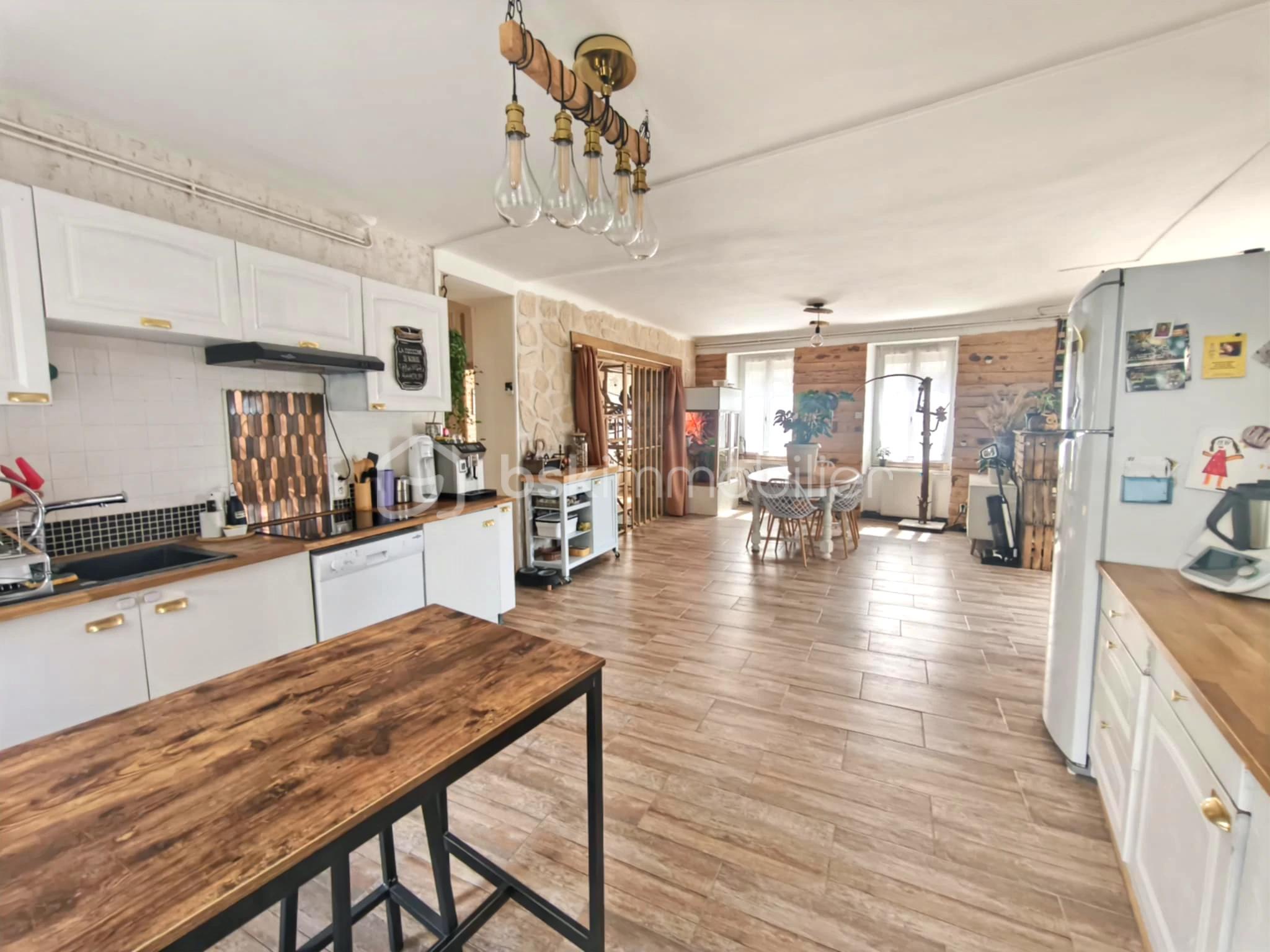 Maison en pierre de 230 m²