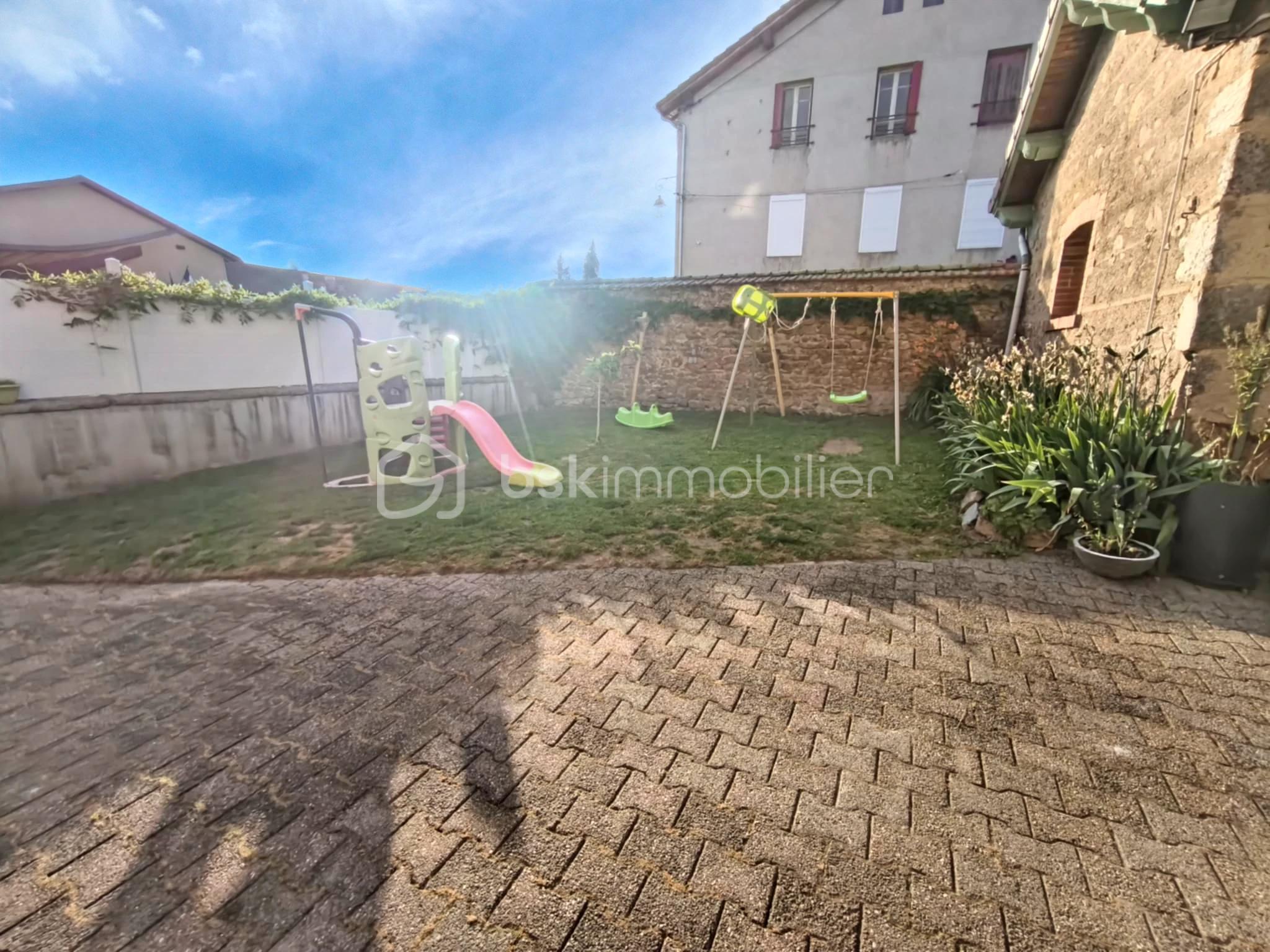 Maison en pierre de 230 m² - b5b90a74-d4bd-4d1b-98b4-918273e76e7f.jpg