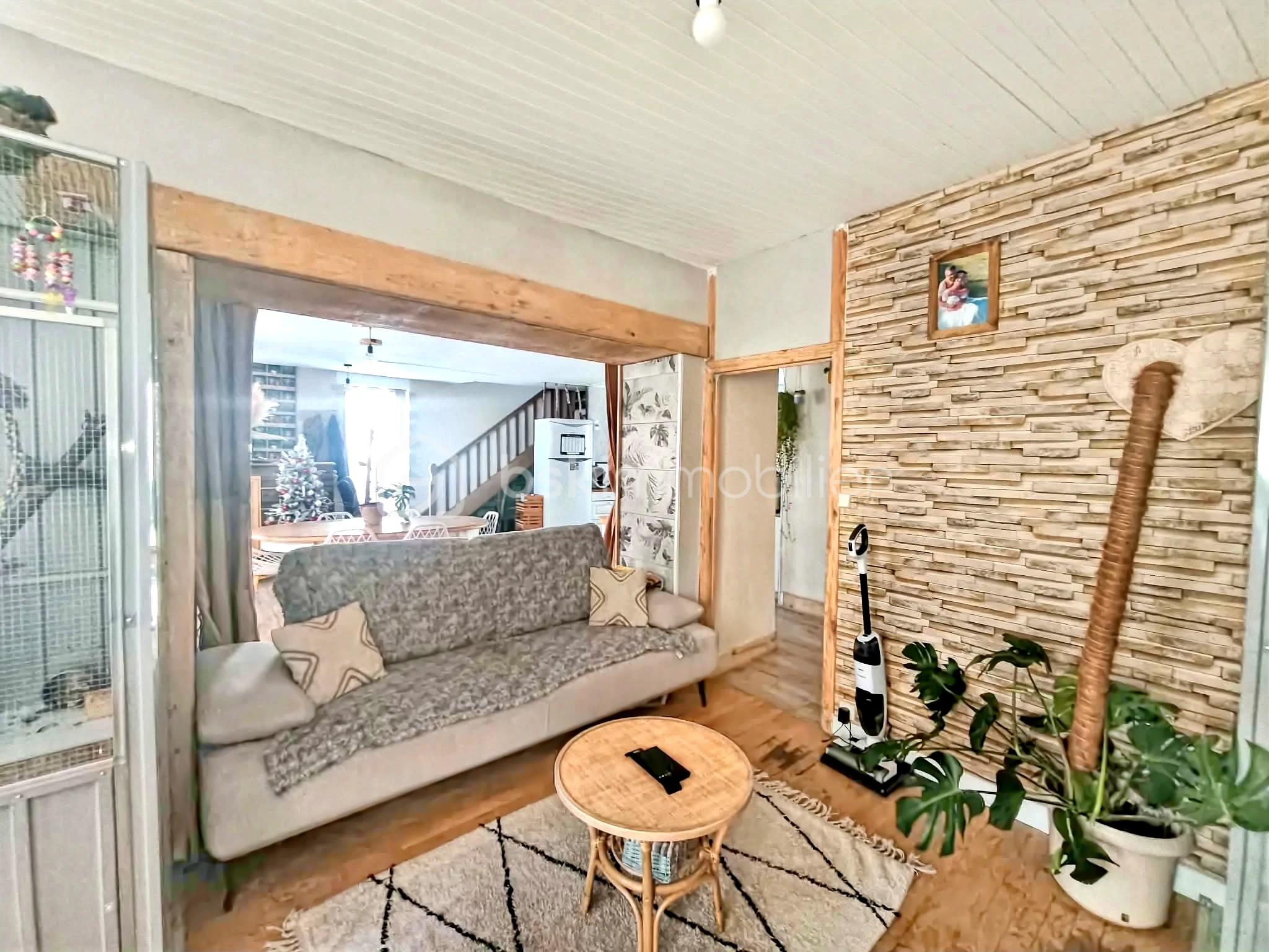 Maison en pierre de 230 m² - 7a20e7ee-e1d4-4fd0-94d4-48d12f31128b.jpg