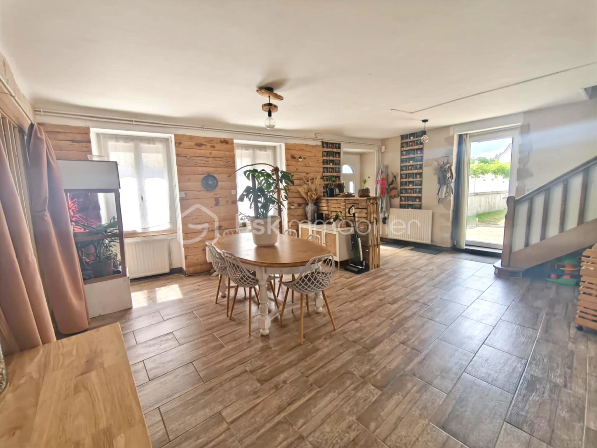 Maison en pierre de 230 m²