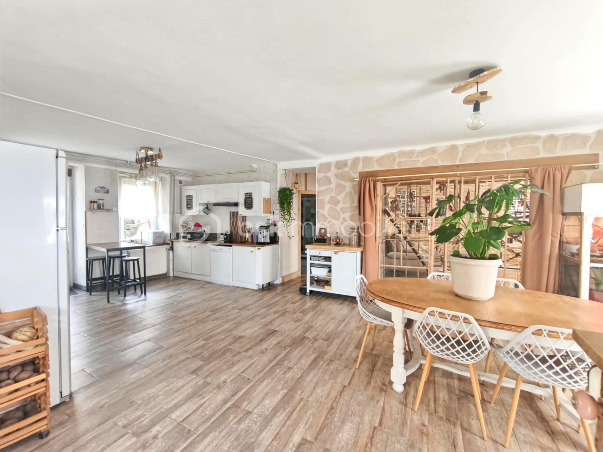 Maison en pierre de 230 m² - 572fdd3d-3cfa-415a-a656-45dac968bede.jpg