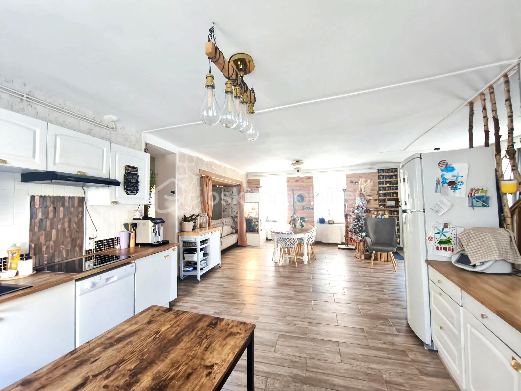 Maison en pierre de 230 m² - a0a925da-6a3d-4f57-b824-330601a593d8.jpg