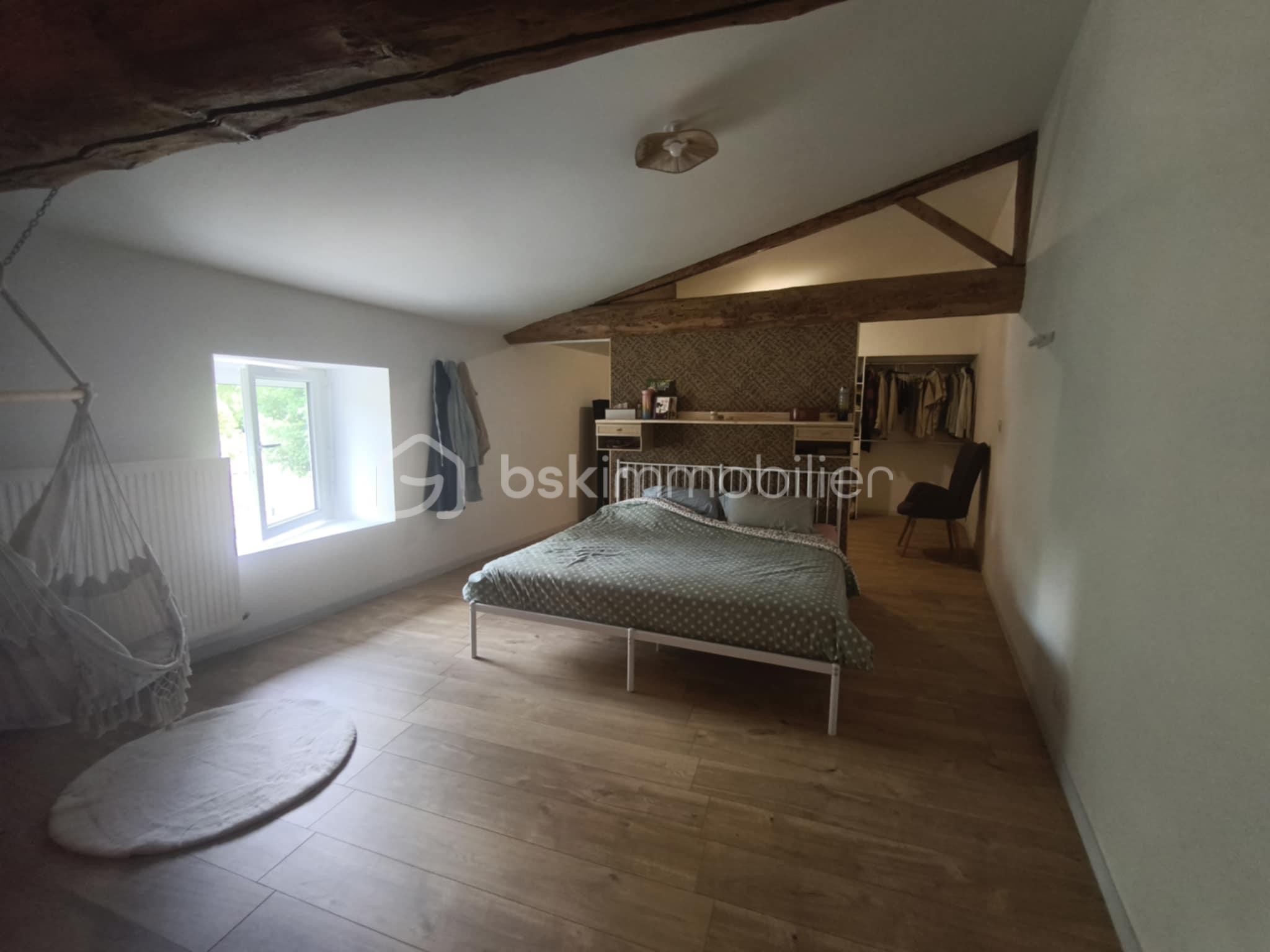 Maison en pierre de 230 m² - 2f69d0cf-42d0-4a66-8c99-0fbb32450b2b.jpg