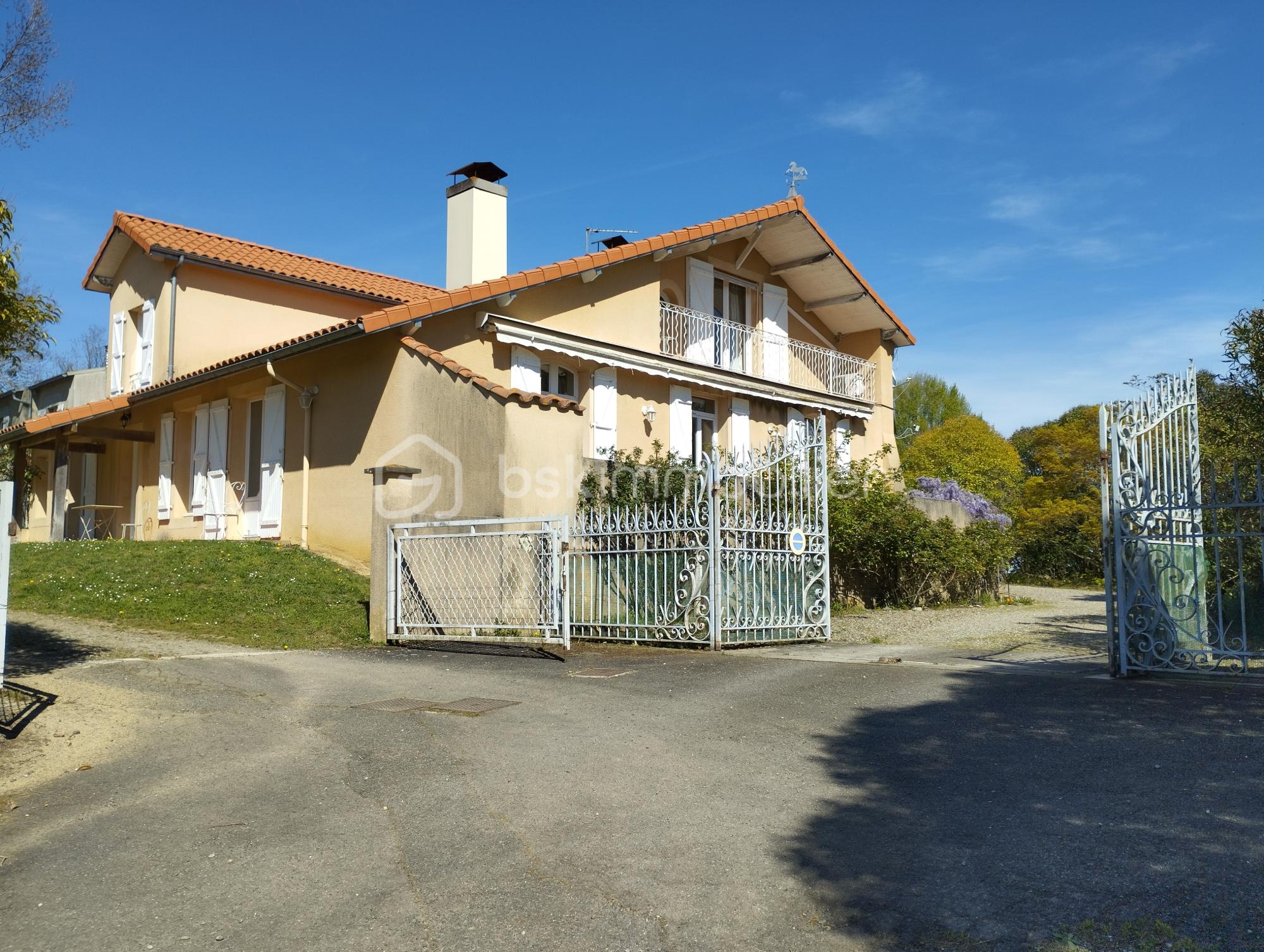 GRAND GITE ENTRÉE.jpg