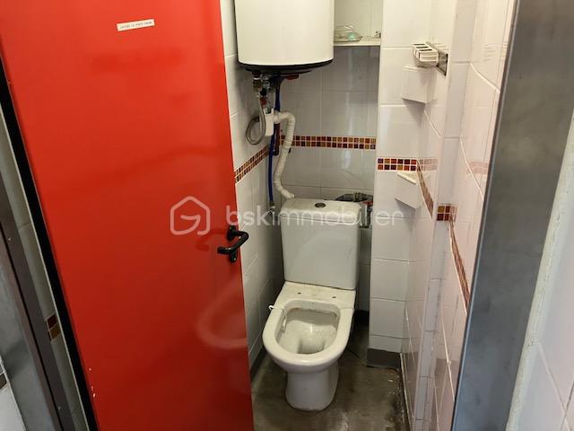 Immeuble de 91 m² - castille wc.jpg