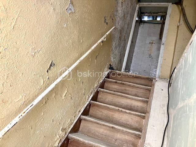 Immeuble de 91 m² - castille escalier.jpg