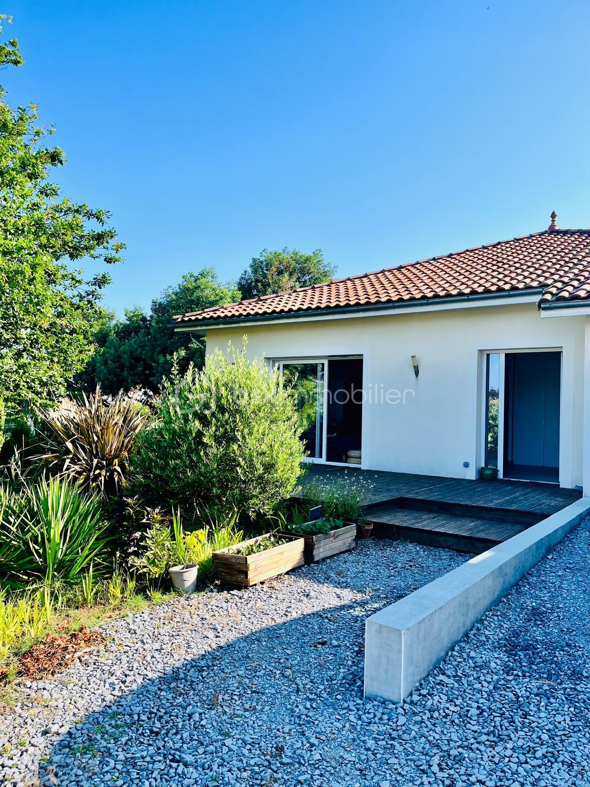 Maison de 107 m² - FACADE.jpg