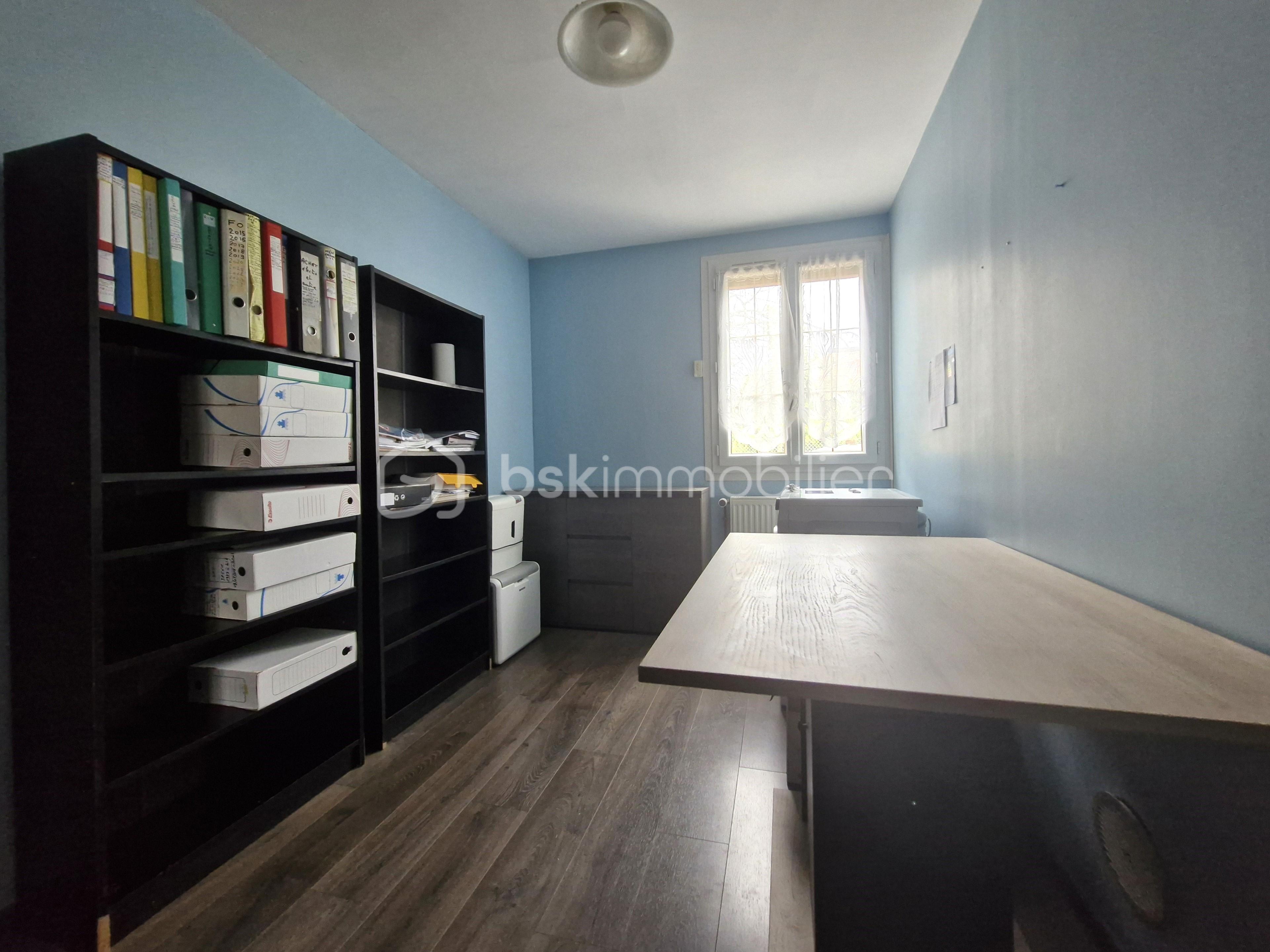 bureau.jpg
