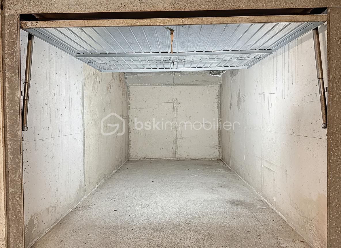 Parking de 14 m² - generated_2025-10-18T16_38_40.018.jpg