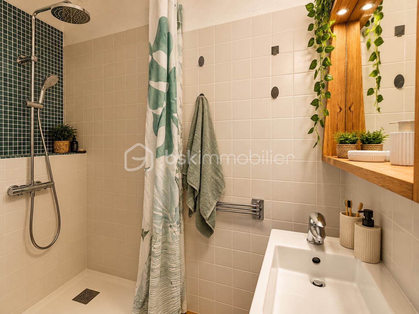 Salle de bains rustique moderne et verdoyante.png
