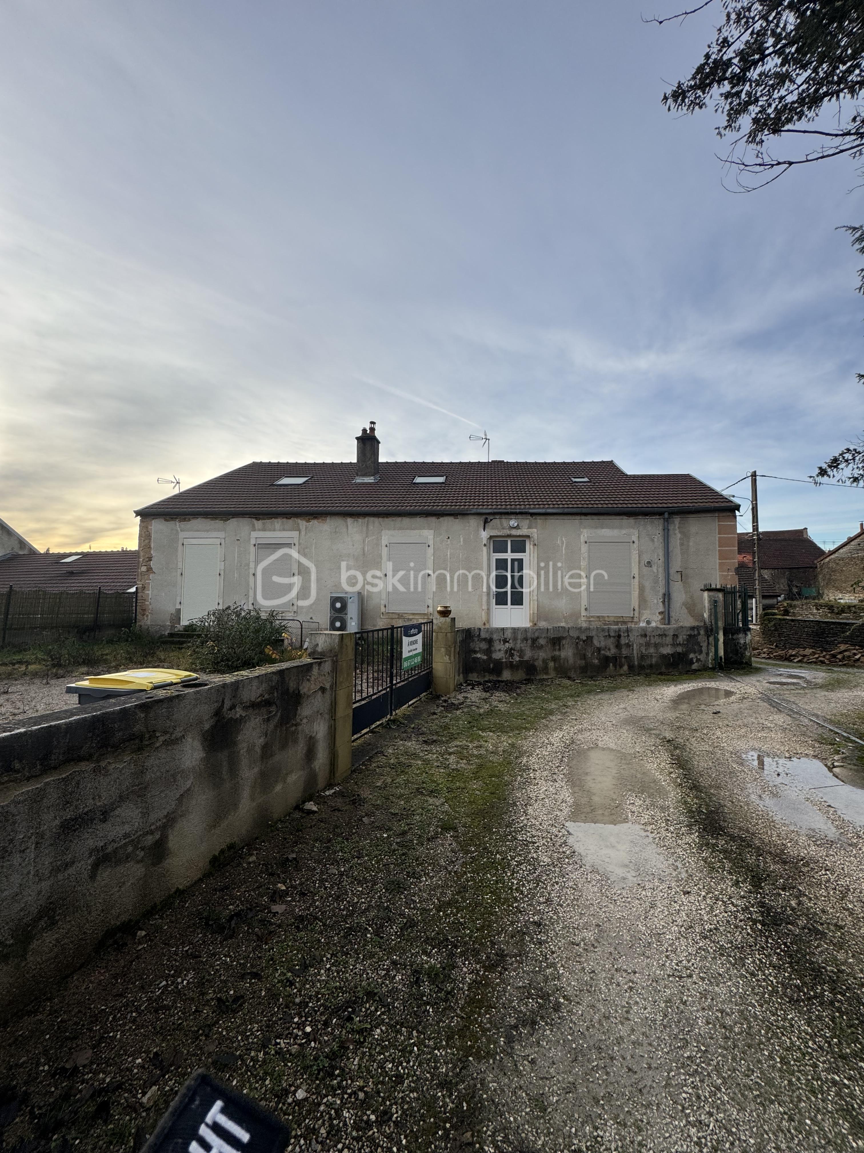 Maison ancienne de 261 m²