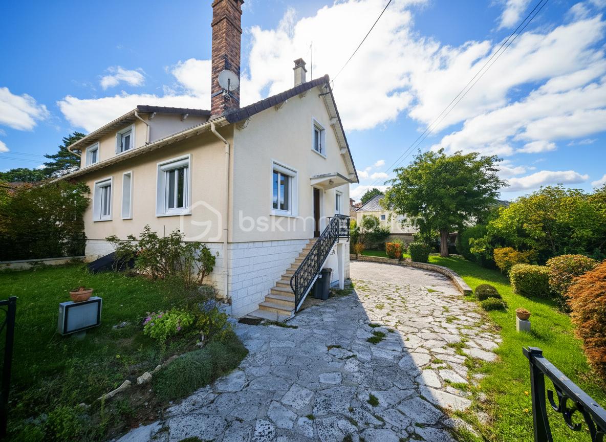 Maison traditionnelle de 160 m² - ext-2.jpg
