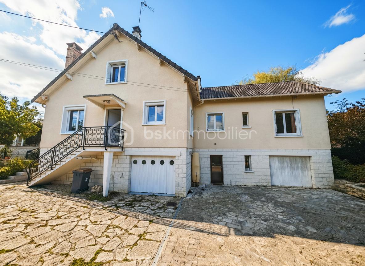 Maison traditionnelle de 160 m² - ext-1.jpg