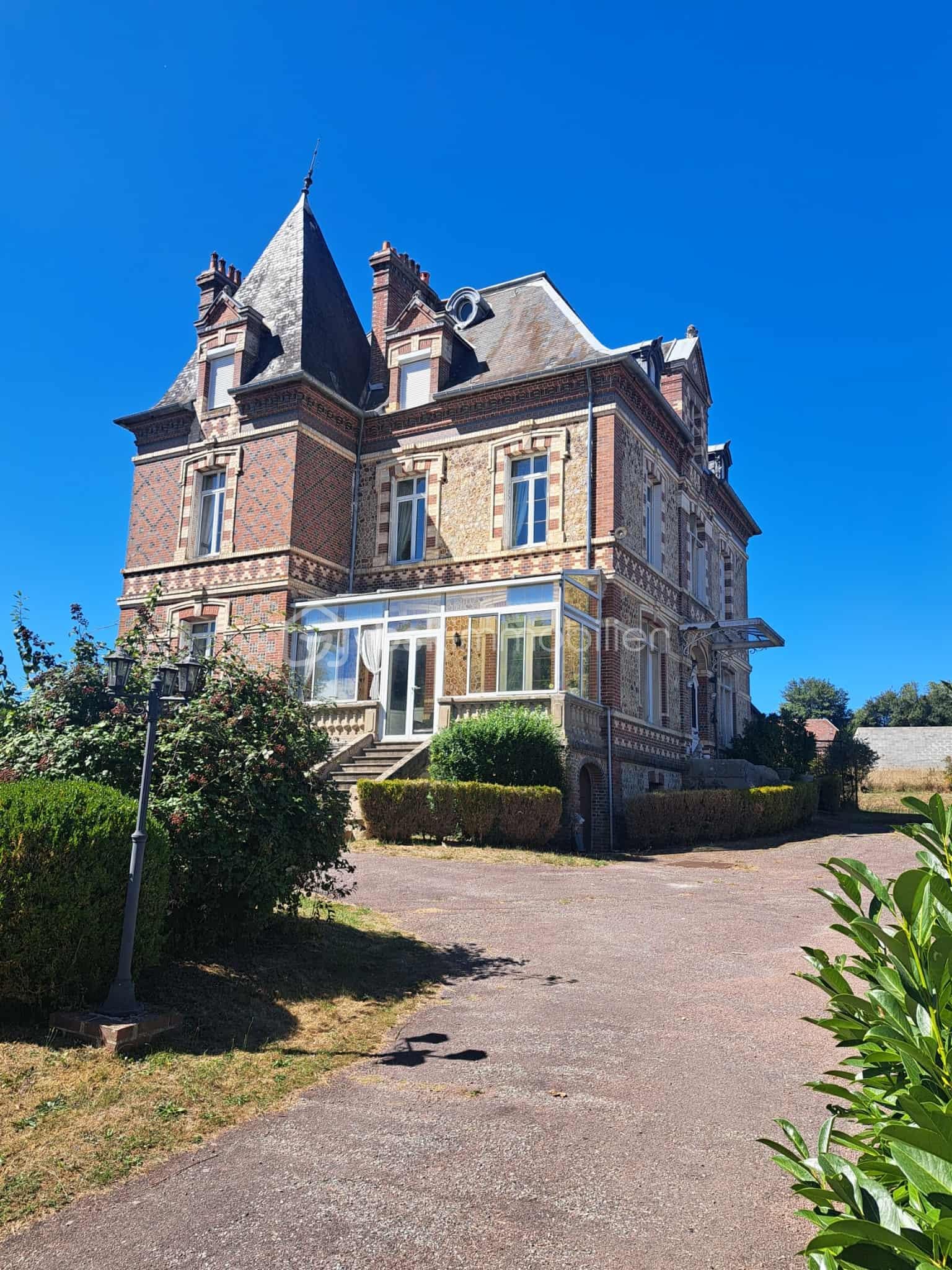 Maison 12 pièces 297 m² · à Saint-Martin-d'Écublei · 297 m² · 550 000 €