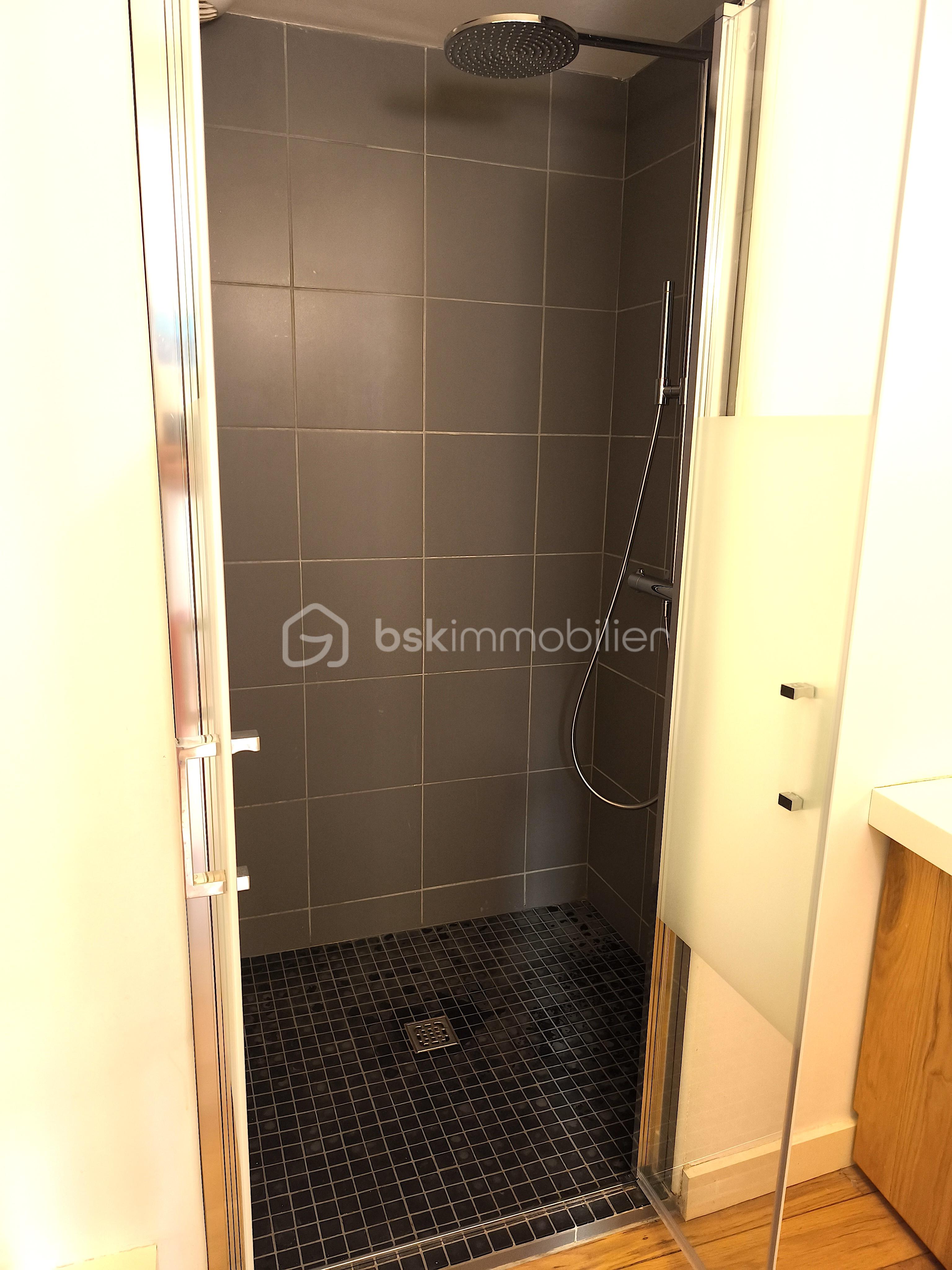 Appartement de 212 m² - 12200.jpg