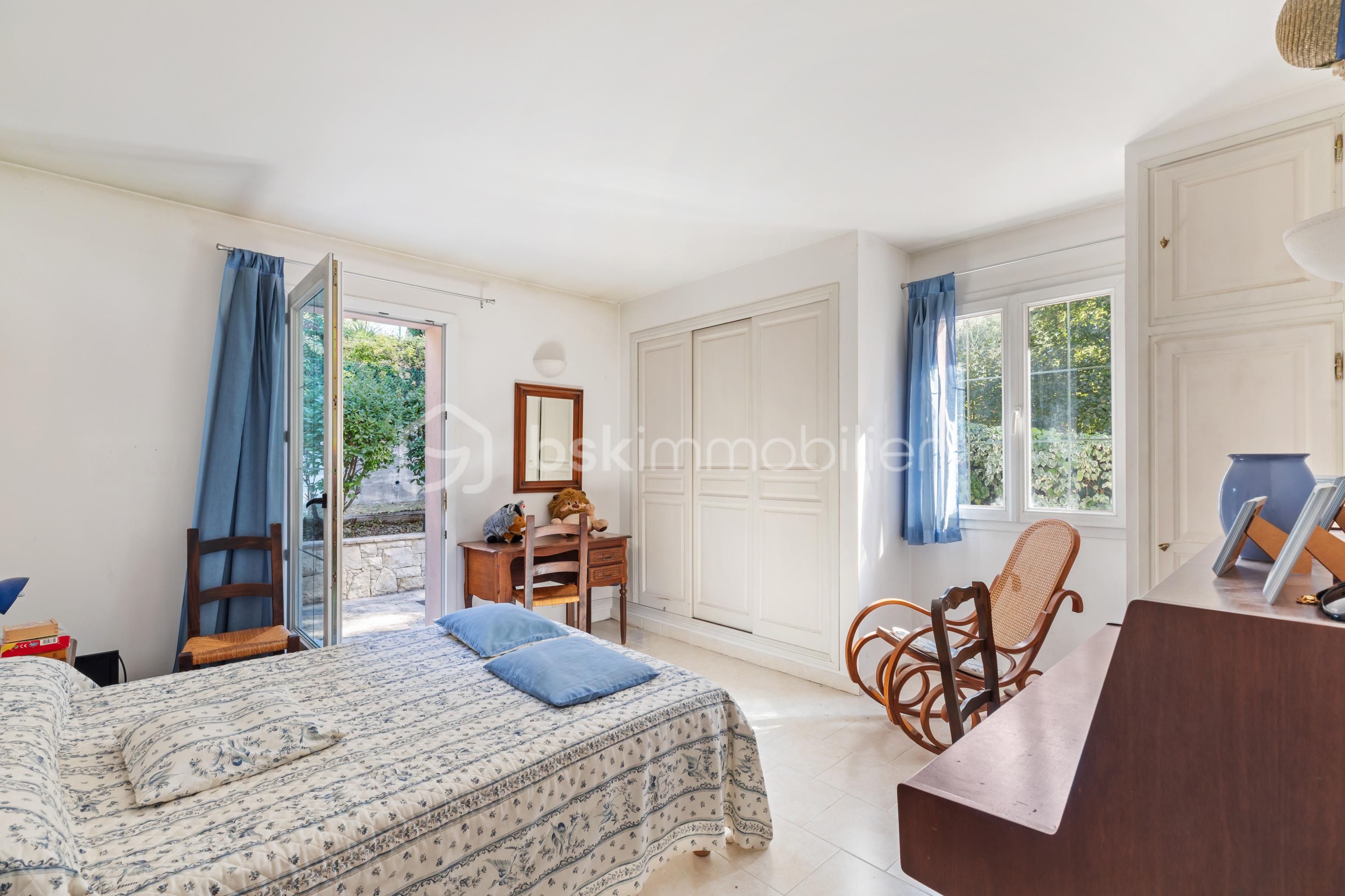 Maison de 167 m² - CHAMBRE ACCES TERRASSE 2.jpg
