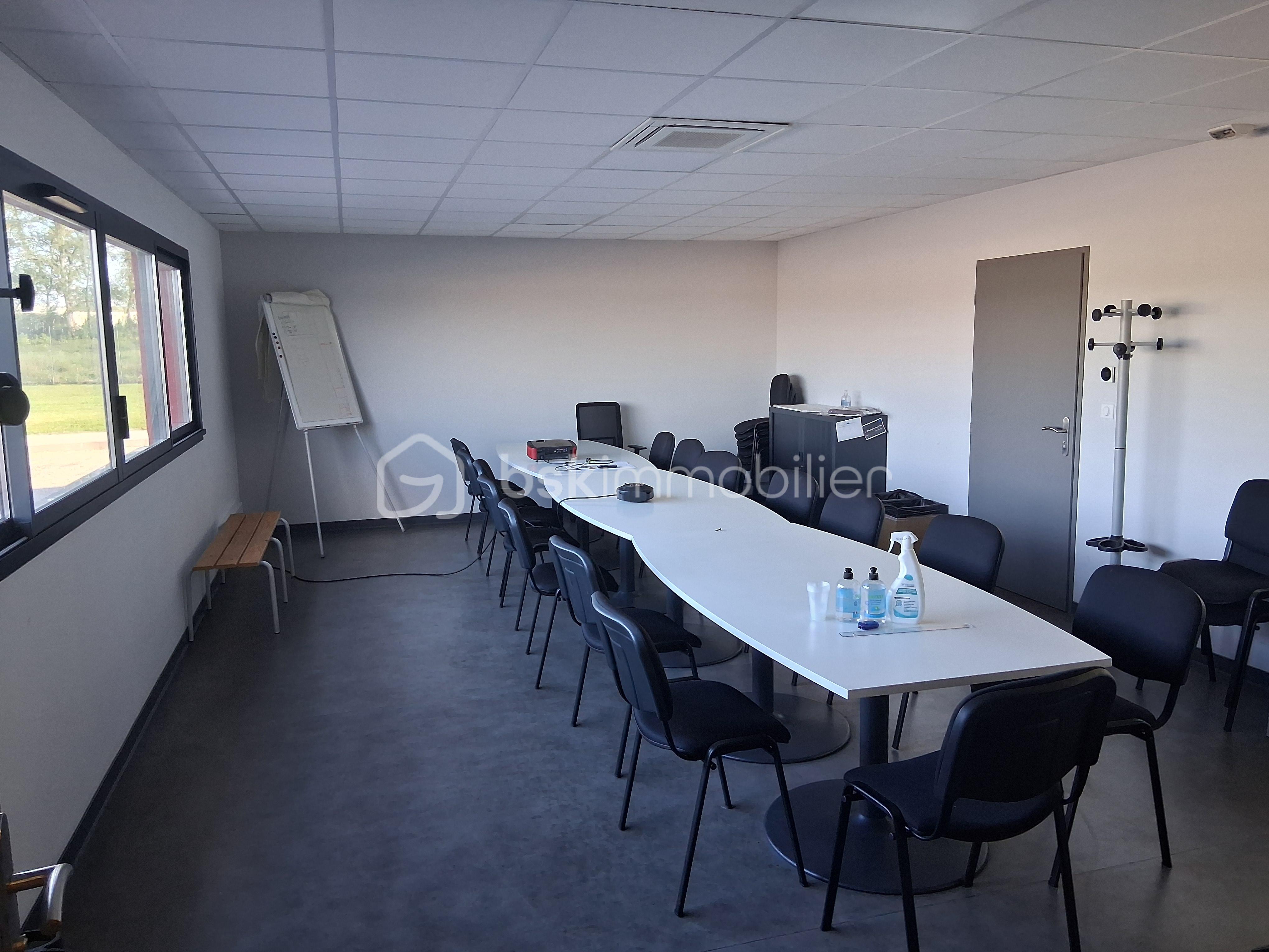 Local commercial de 4 279 m² - image00002.jpeg