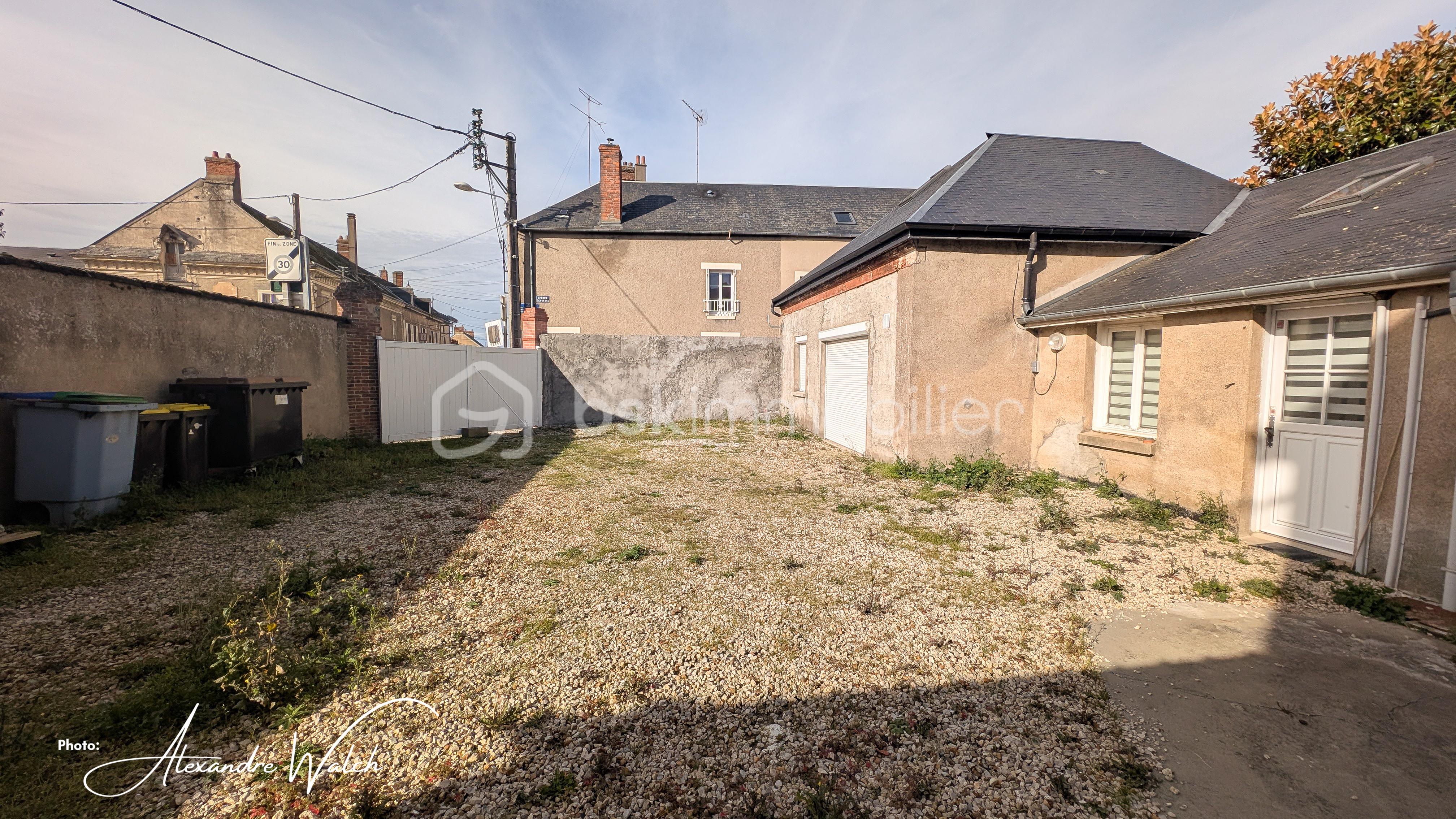 Immeuble mixte de 268 m² - signaturePXL_20251031_114052447.MP.jpg