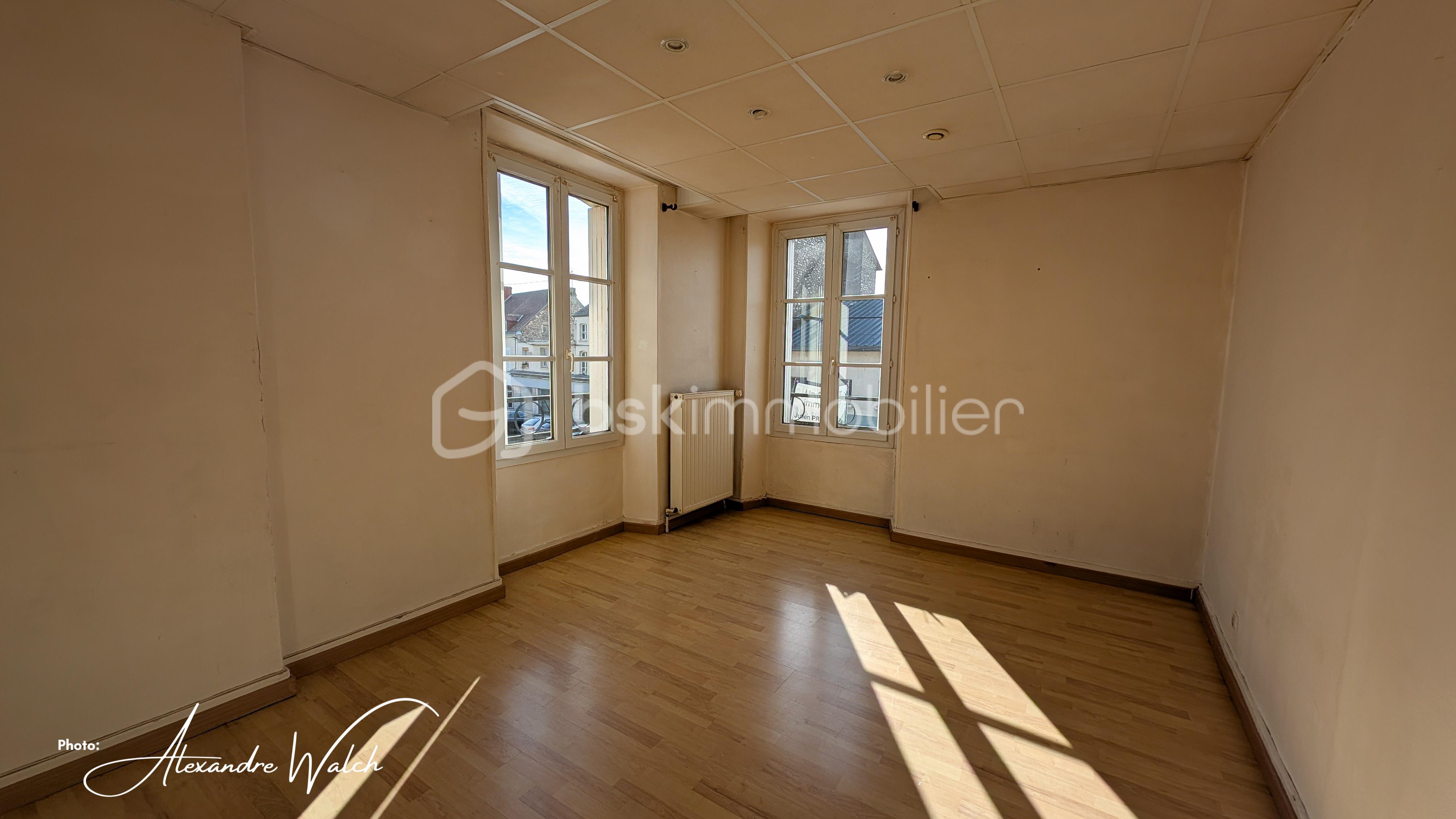 Immeuble mixte de 268 m² - signaturePXL_20251031_113327463.MP.jpg