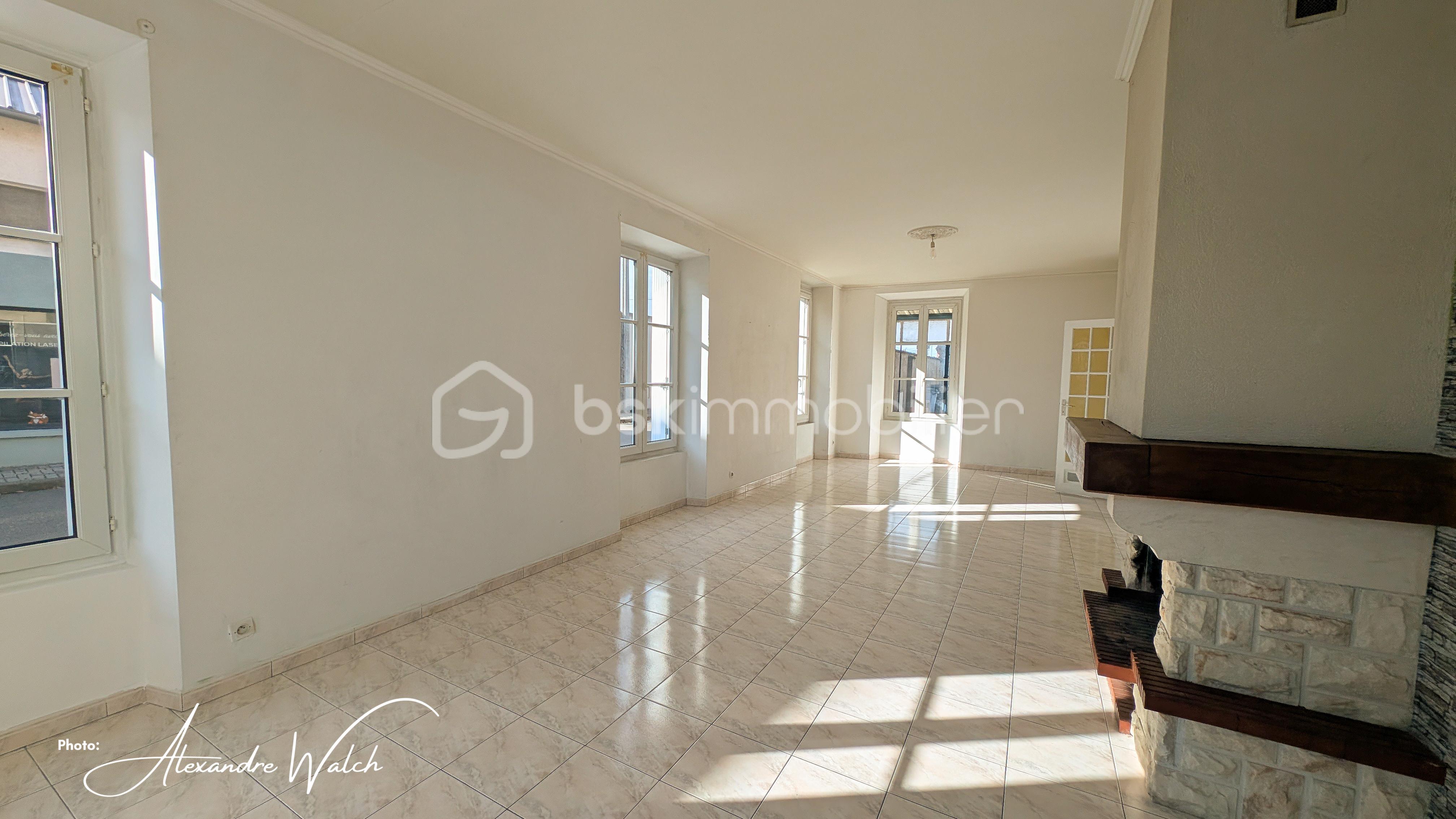 Immeuble mixte de 268 m² - signaturePXL_20251031_113021377.MP.jpg