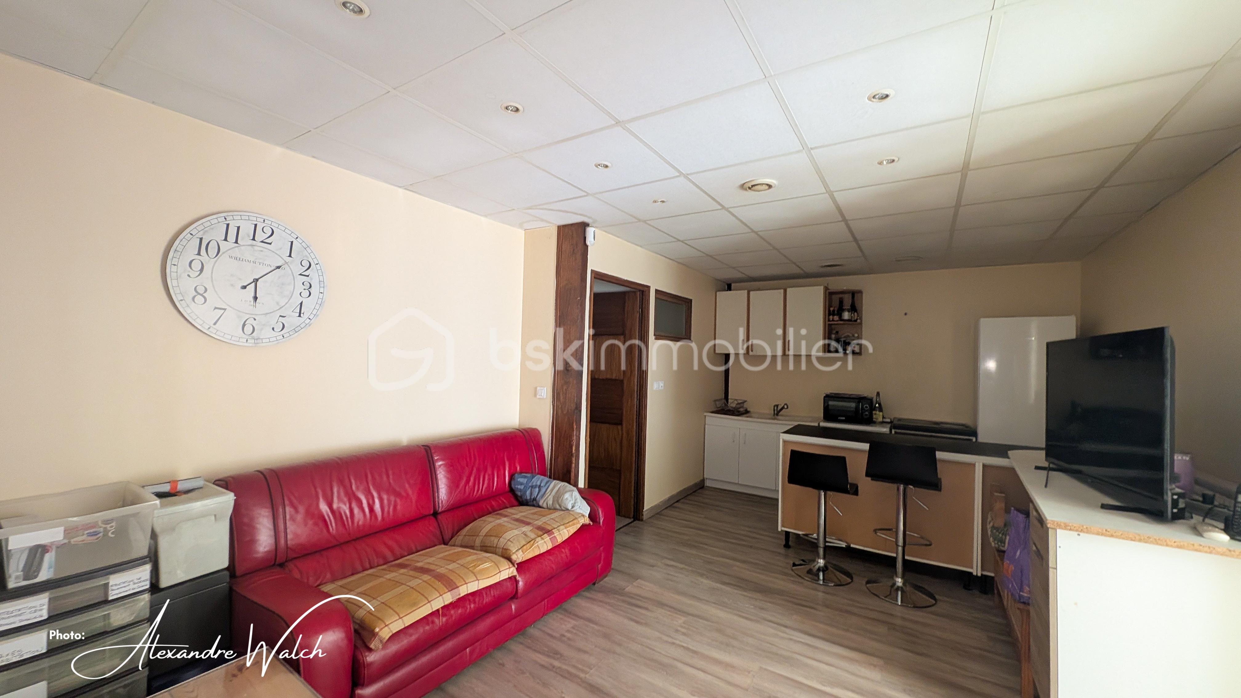 Immeuble mixte de 268 m² - signaturePXL_20251031_114507194.jpg