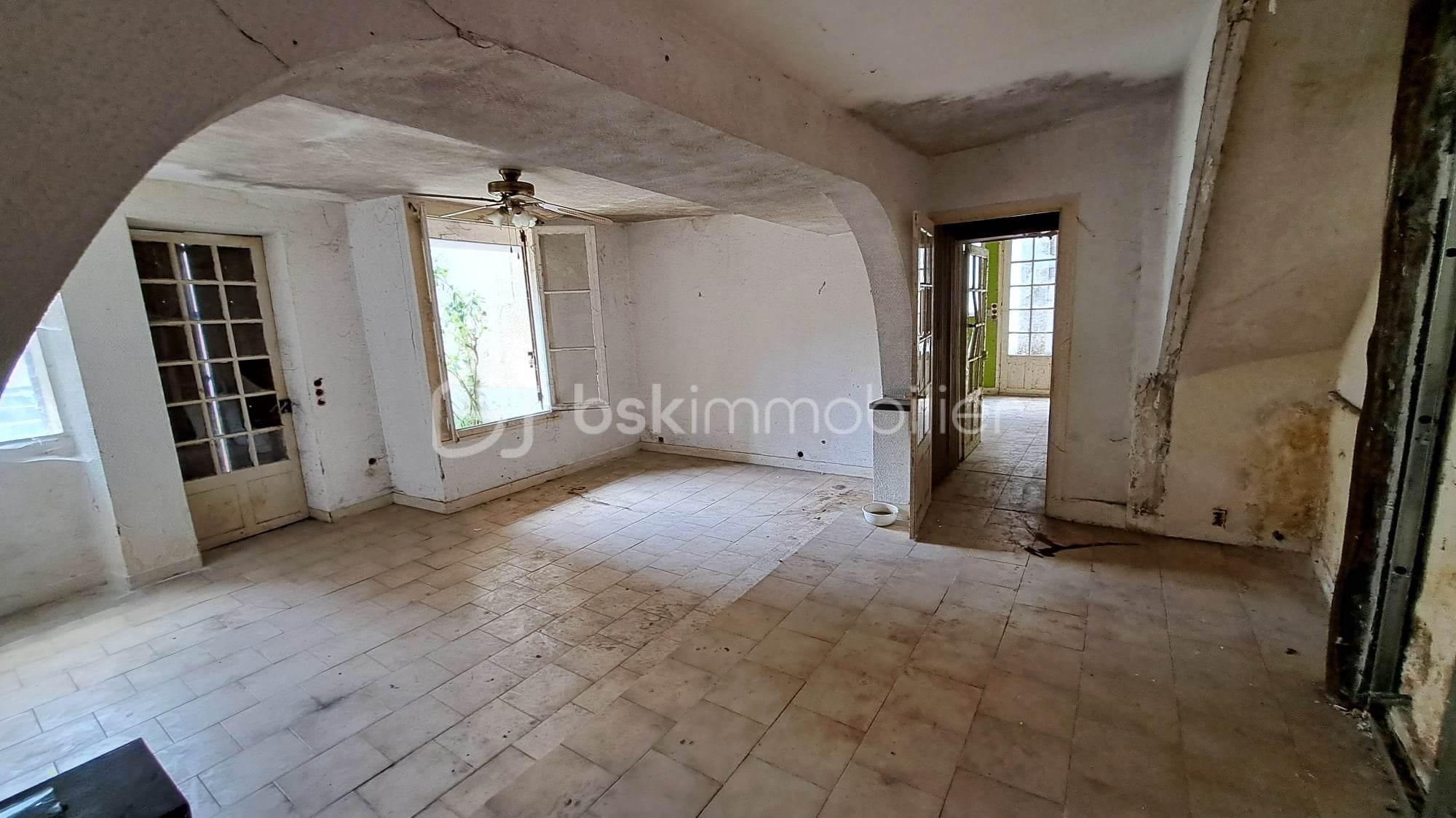 Immeuble de 320 m² - 362133000_602276135121275_9074834338571805982_n (1).jpg