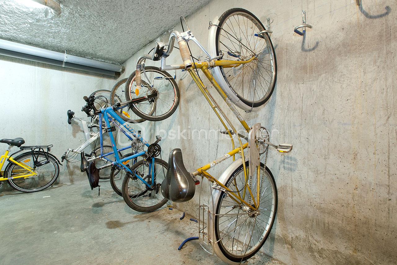 Appartement de 21 m² - local vélo.jpg