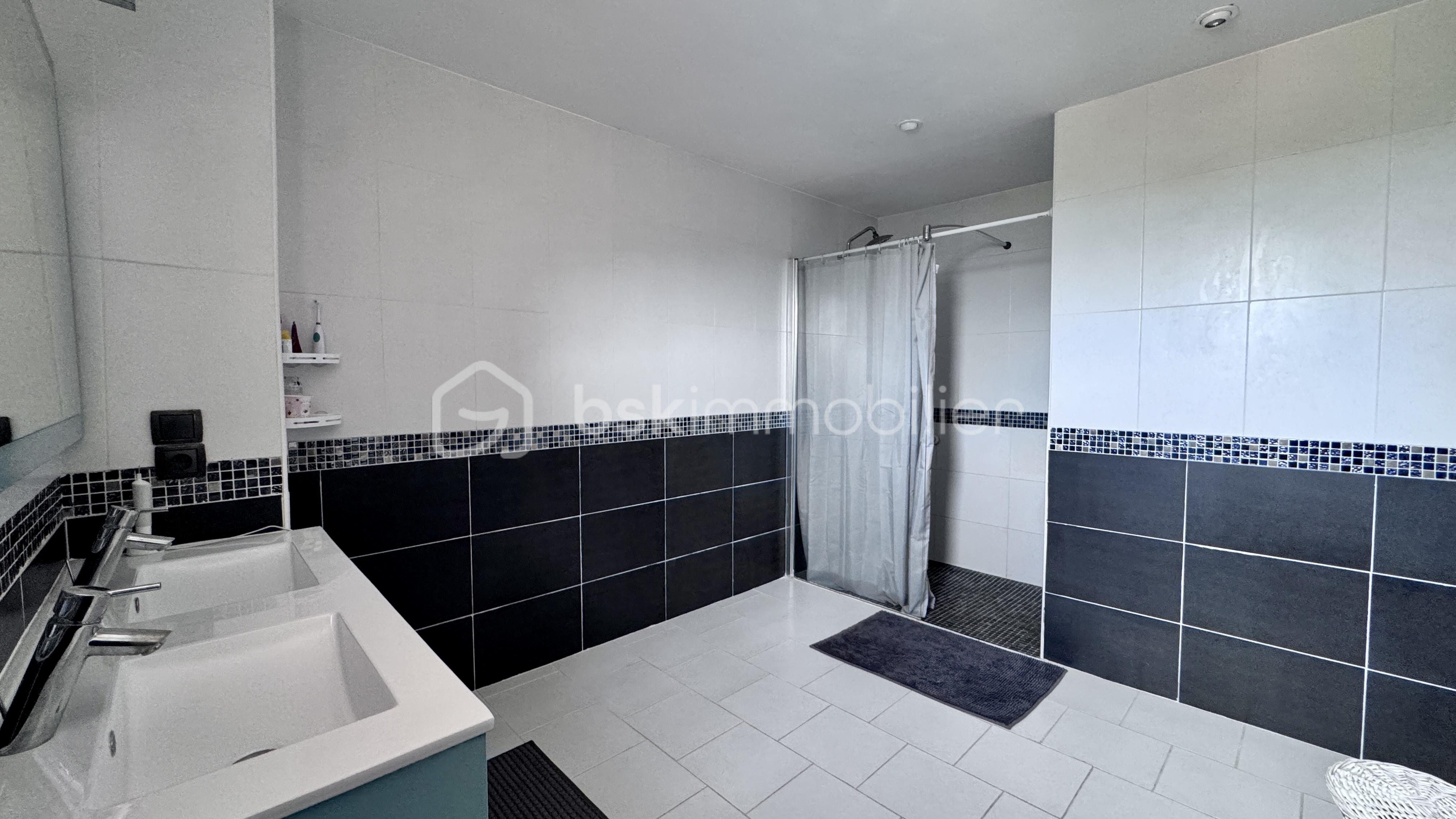 Maison provencale de 131 m² - SDB 2.jpg