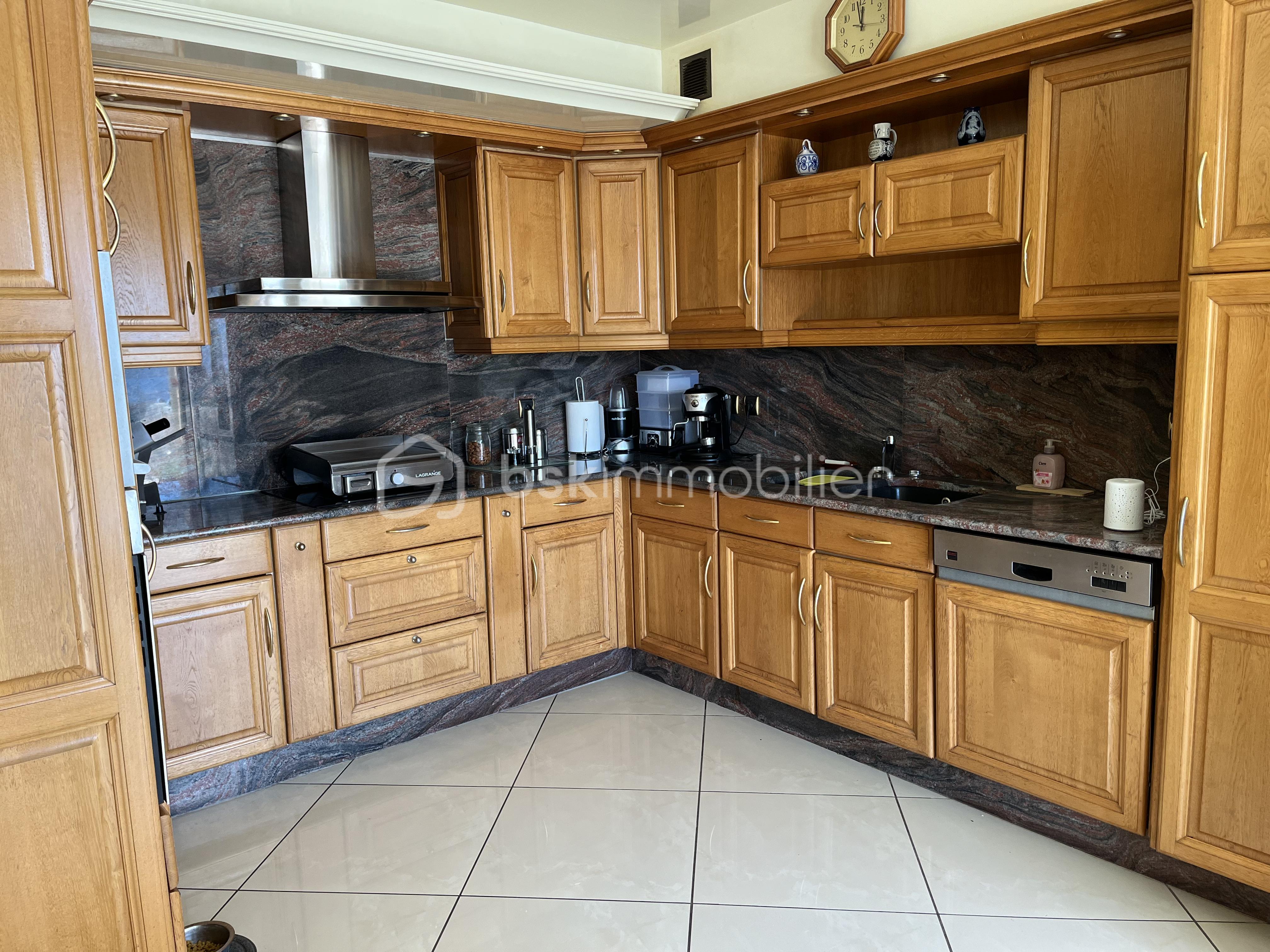 Maison traditionnelle de 250 m² - tempImage0JoYSE.png