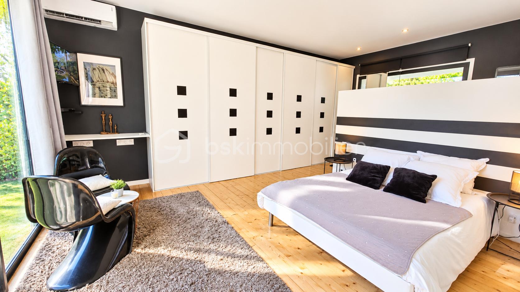 Chambre moderne aux accents graphite.png