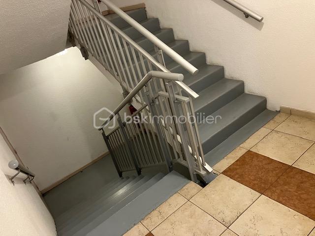 Appartement de 41 m² - bailleul escalier communs.jpg