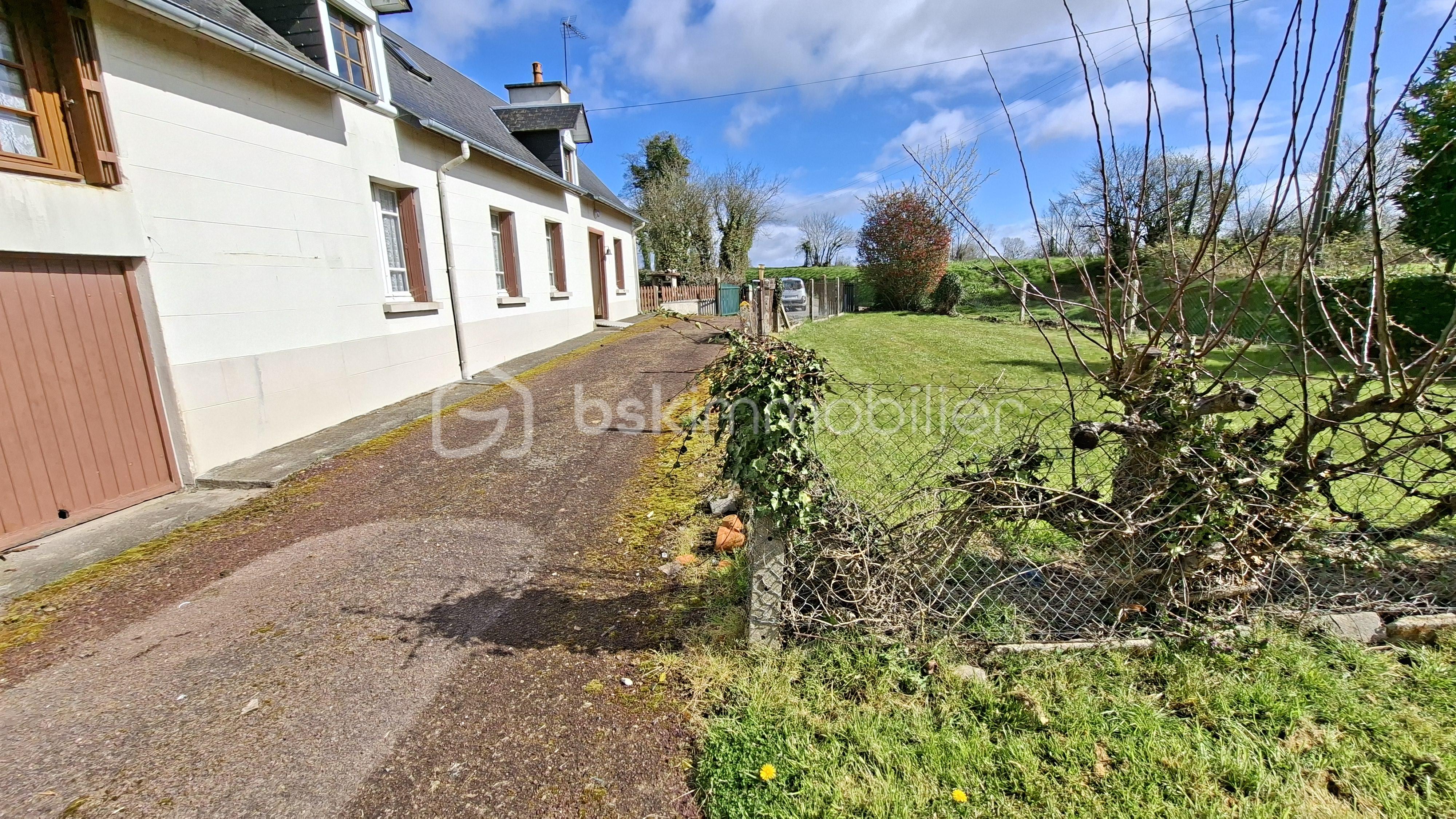 MAUDUIT terrain avant vers portail 1.jpg