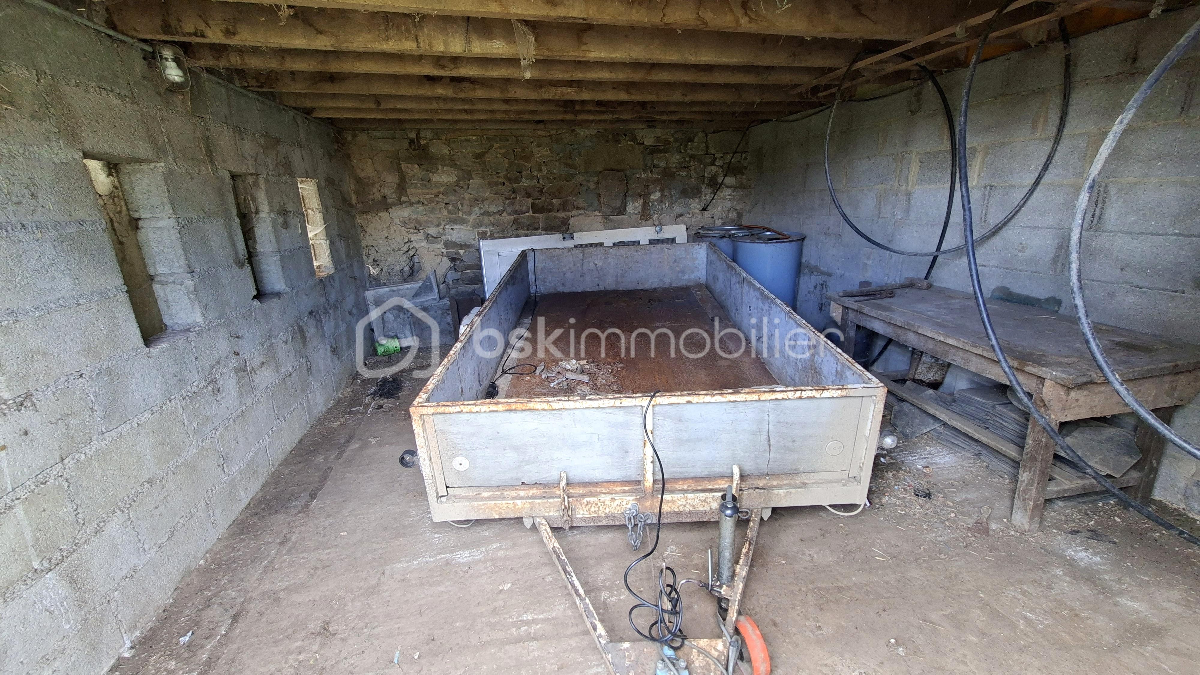 MAUDUIT intérieur dépendance remorque .jpg