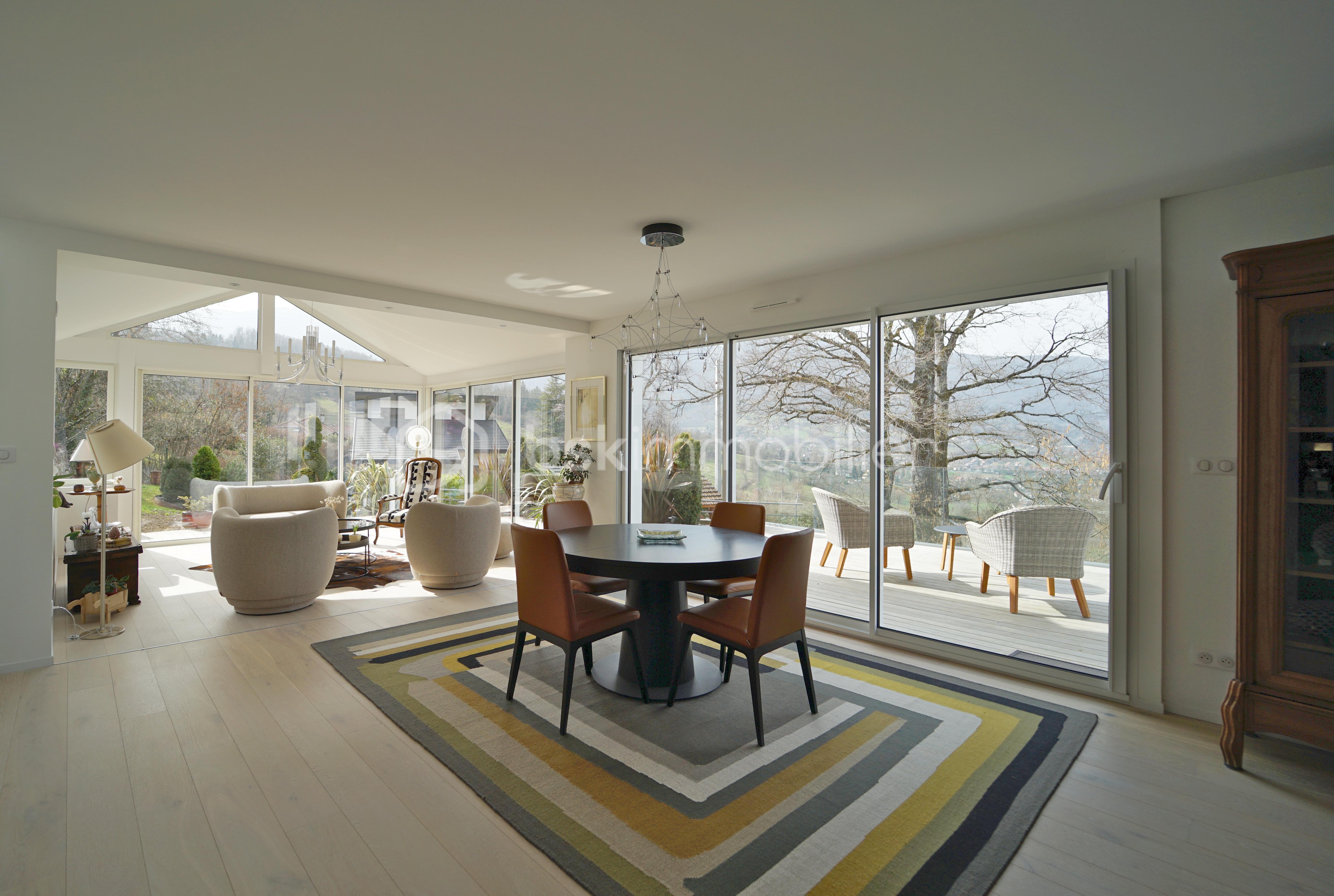 salle a manger 2.JPG