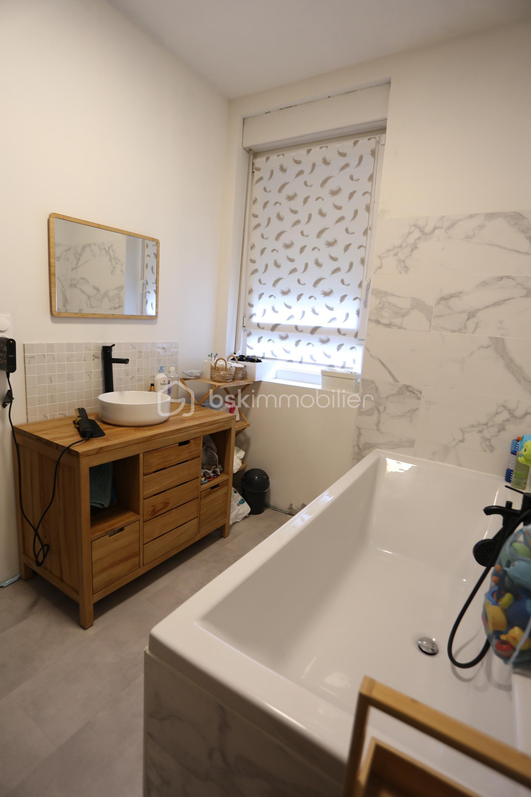 Maison de ville de 156 m² - Salle de bains 2.JPG