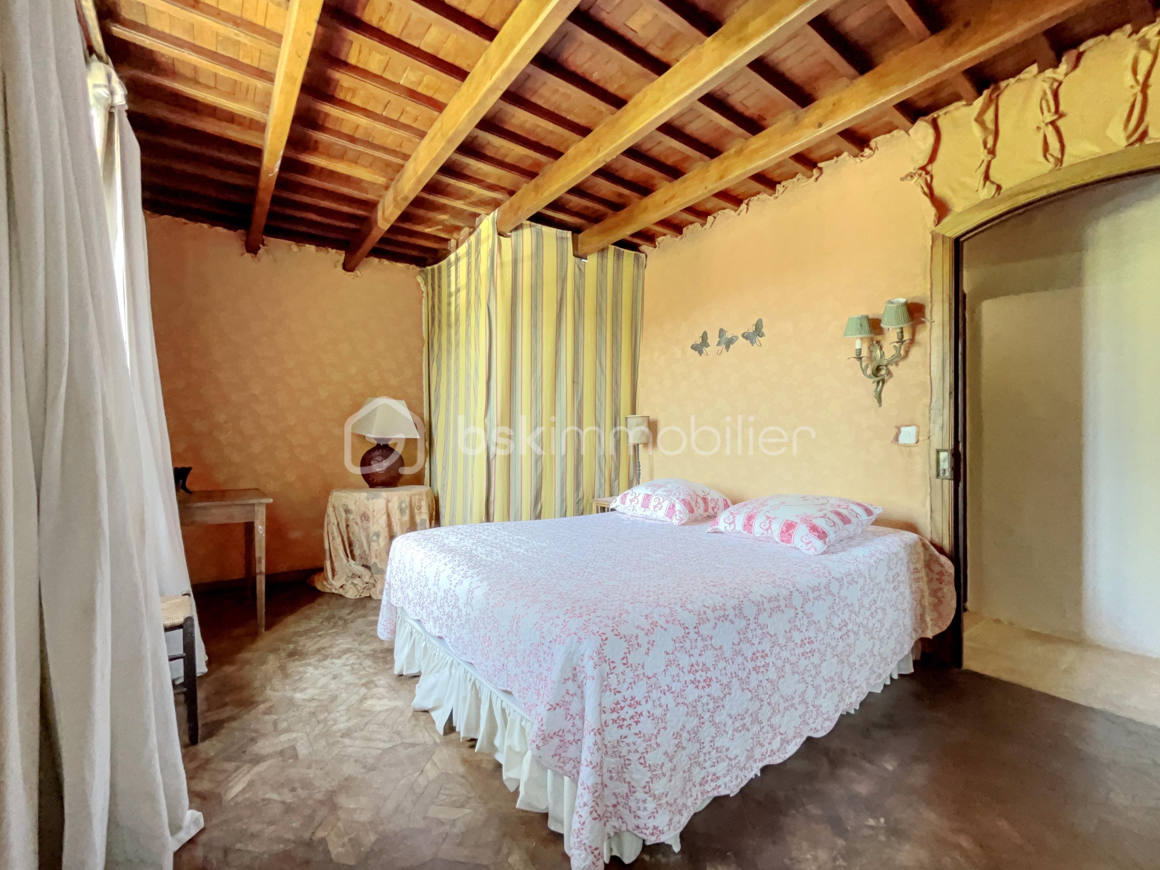 Maison ancienne de 155 m² - CHAMBRE 2 ETAGE 2.jpg