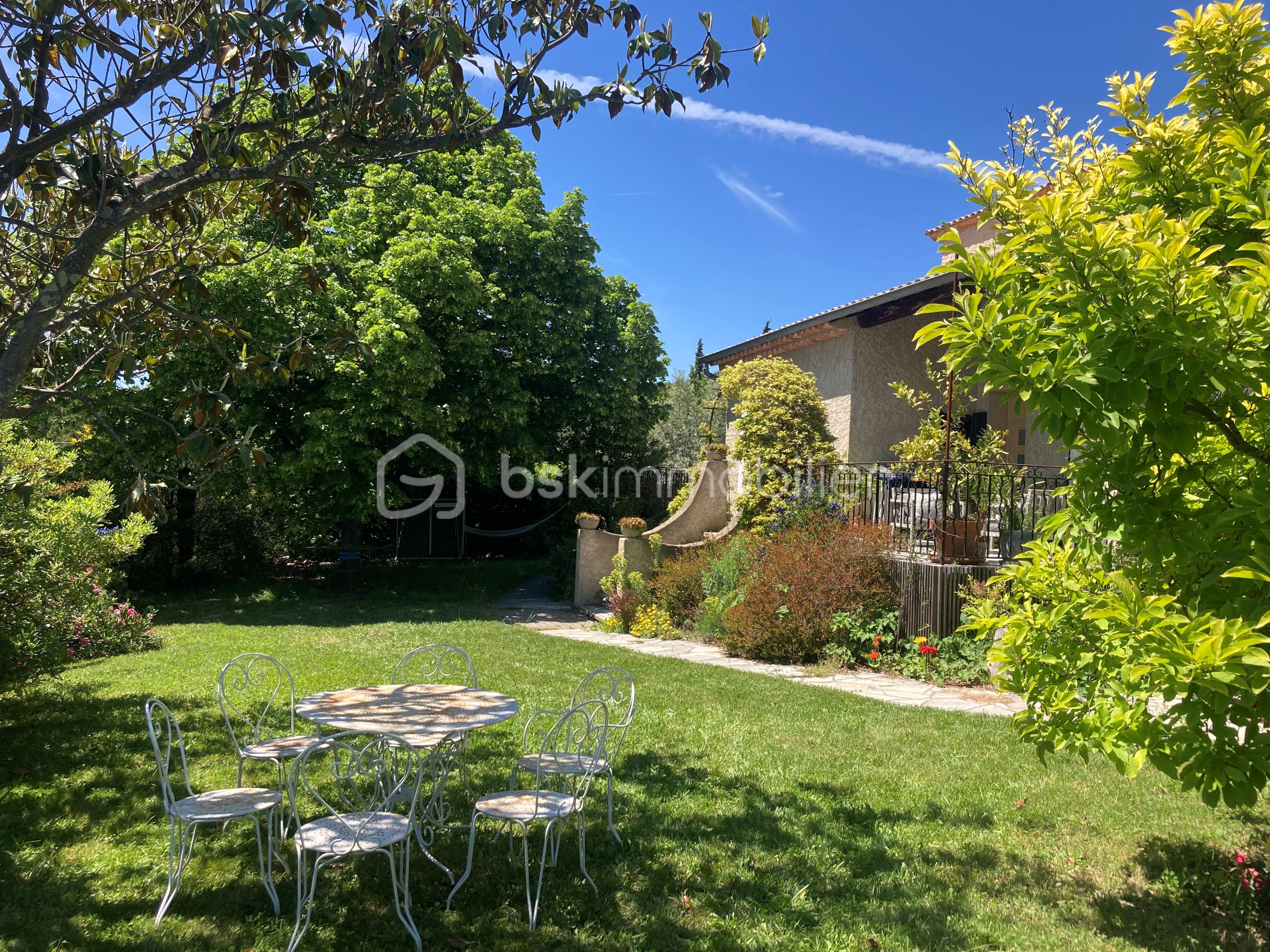 12 - Photo jardin vue est.jpg