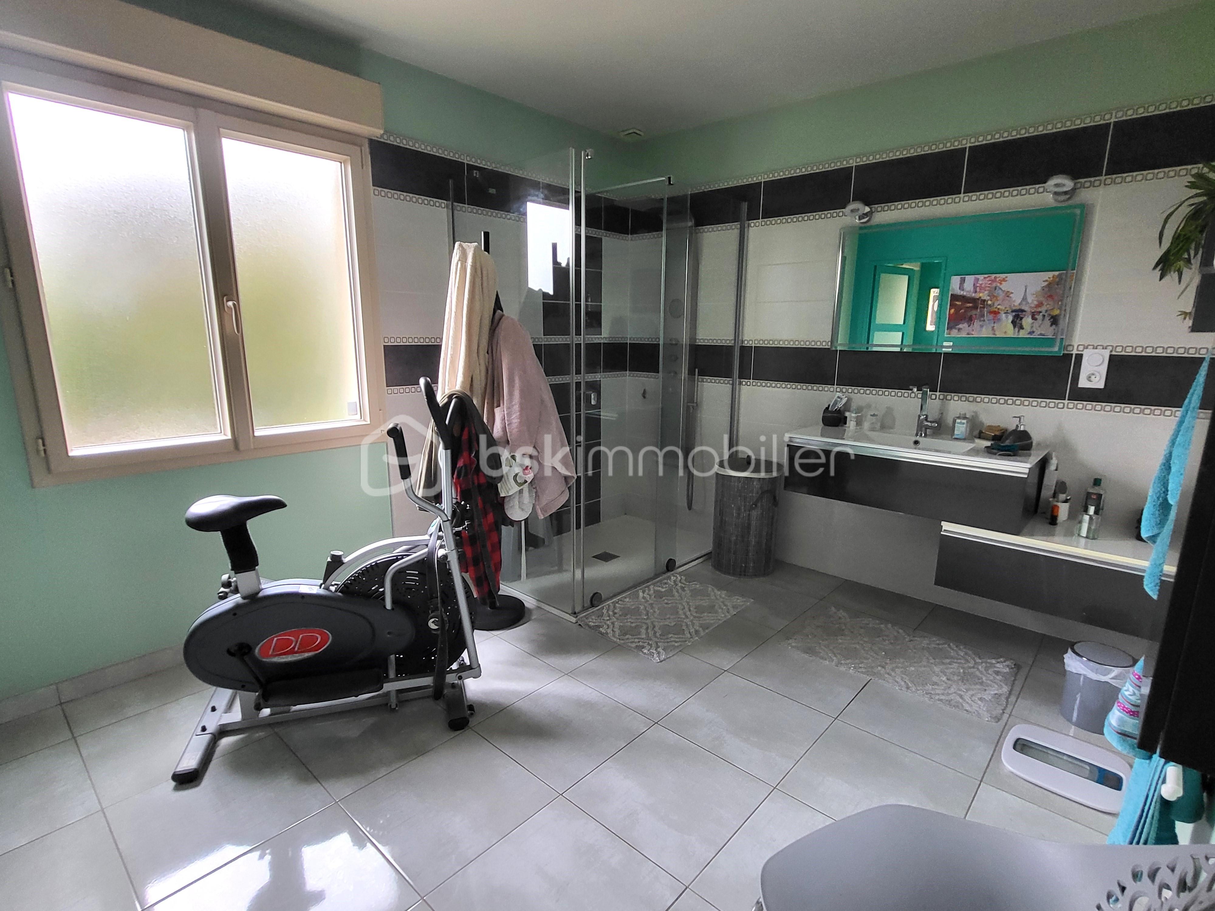 Maison de 130 m² - SALLE D'eau bas.jpg
