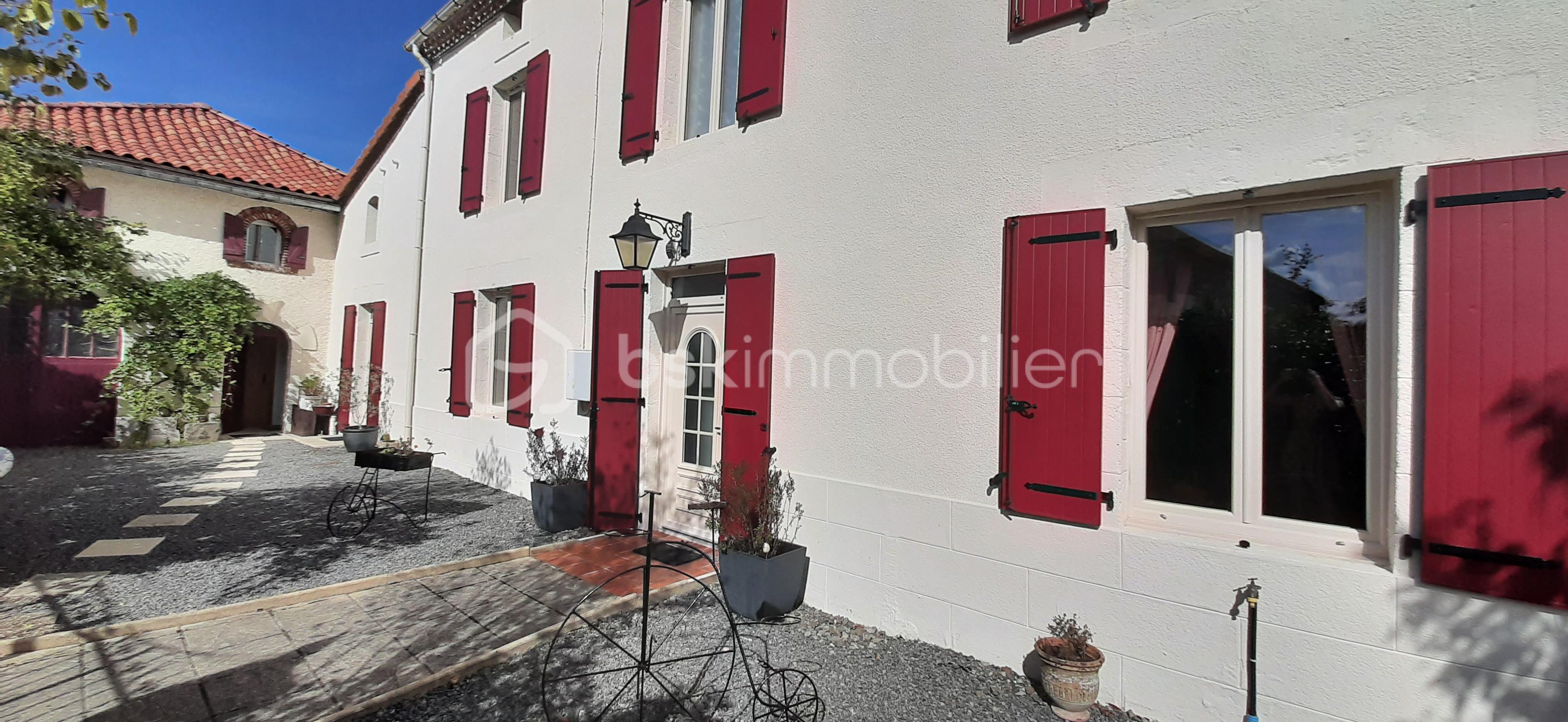 Maison 7 pièces 210 m² · à Saint-Christophe · 210 m² · 275 000 €