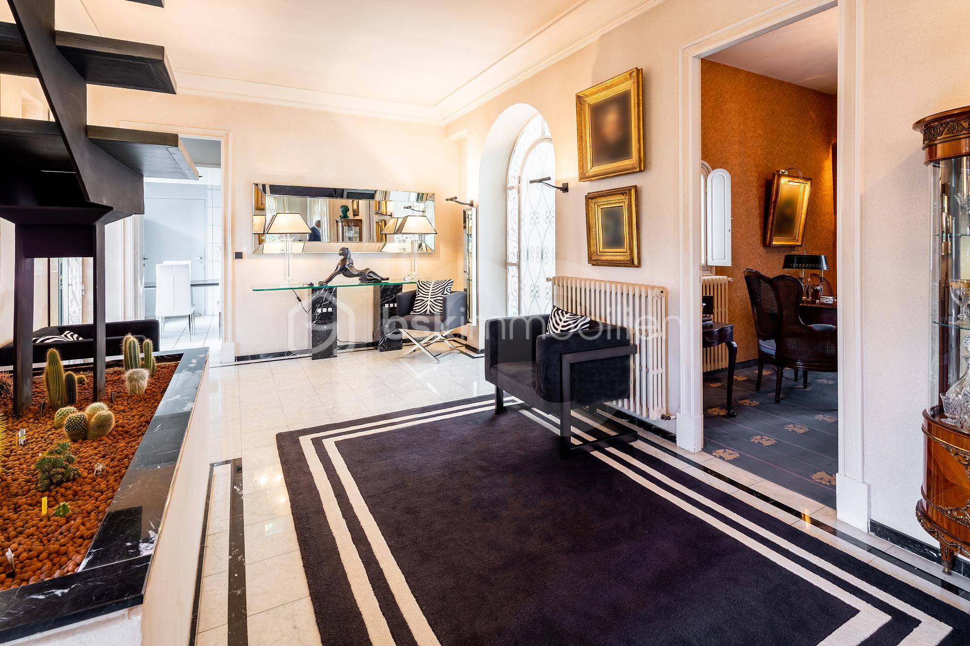 Maison d architecte de 310,80 m² -  entrée lourdes..jpg