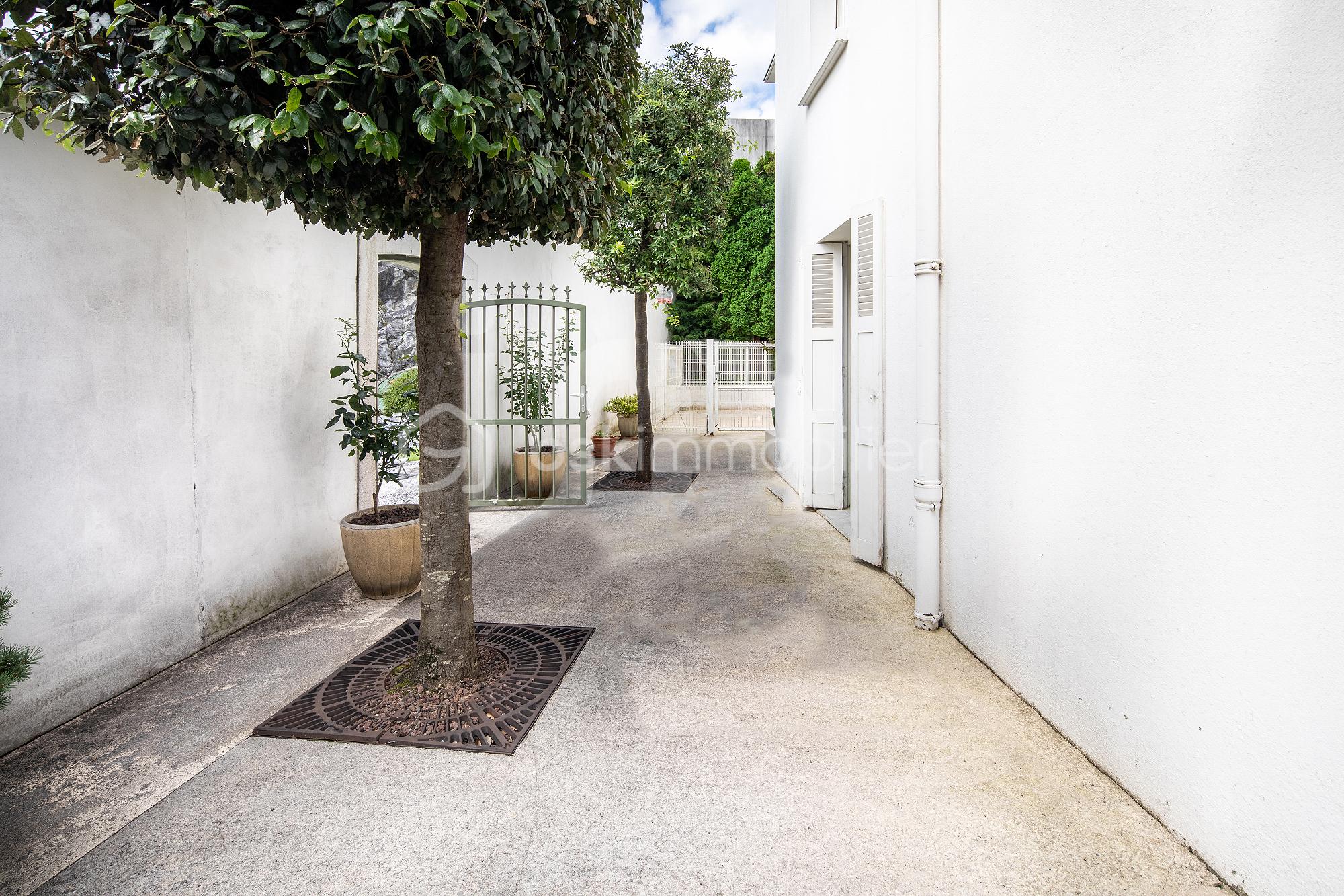 Maison d architecte de 310,80 m² - 24iad.jpg