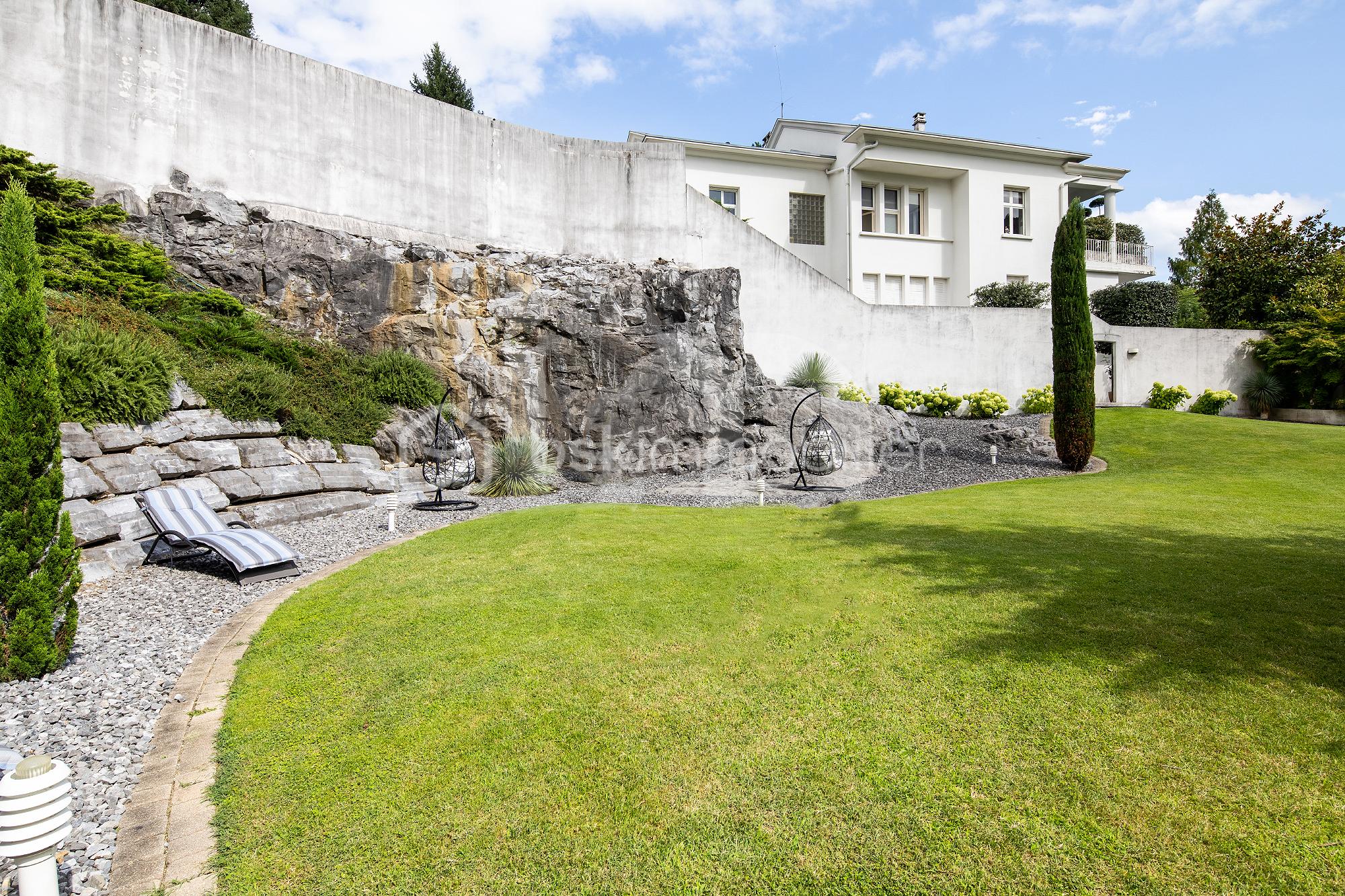 Maison d architecte de 310,80 m² - 30iad.jpg