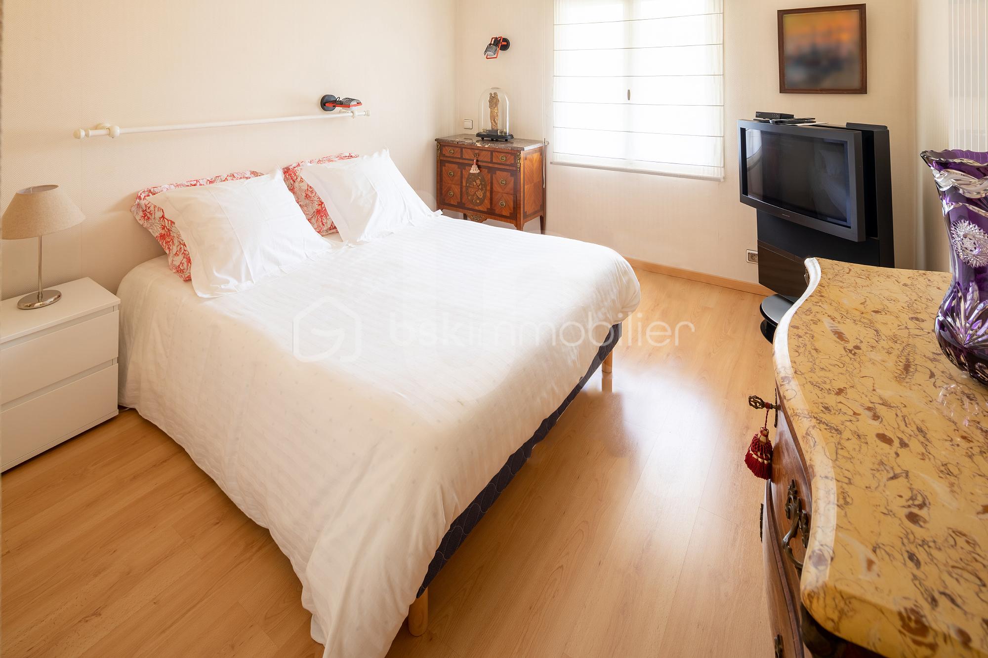 Maison d architecte de 310,80 m² - 17iad.jpg
