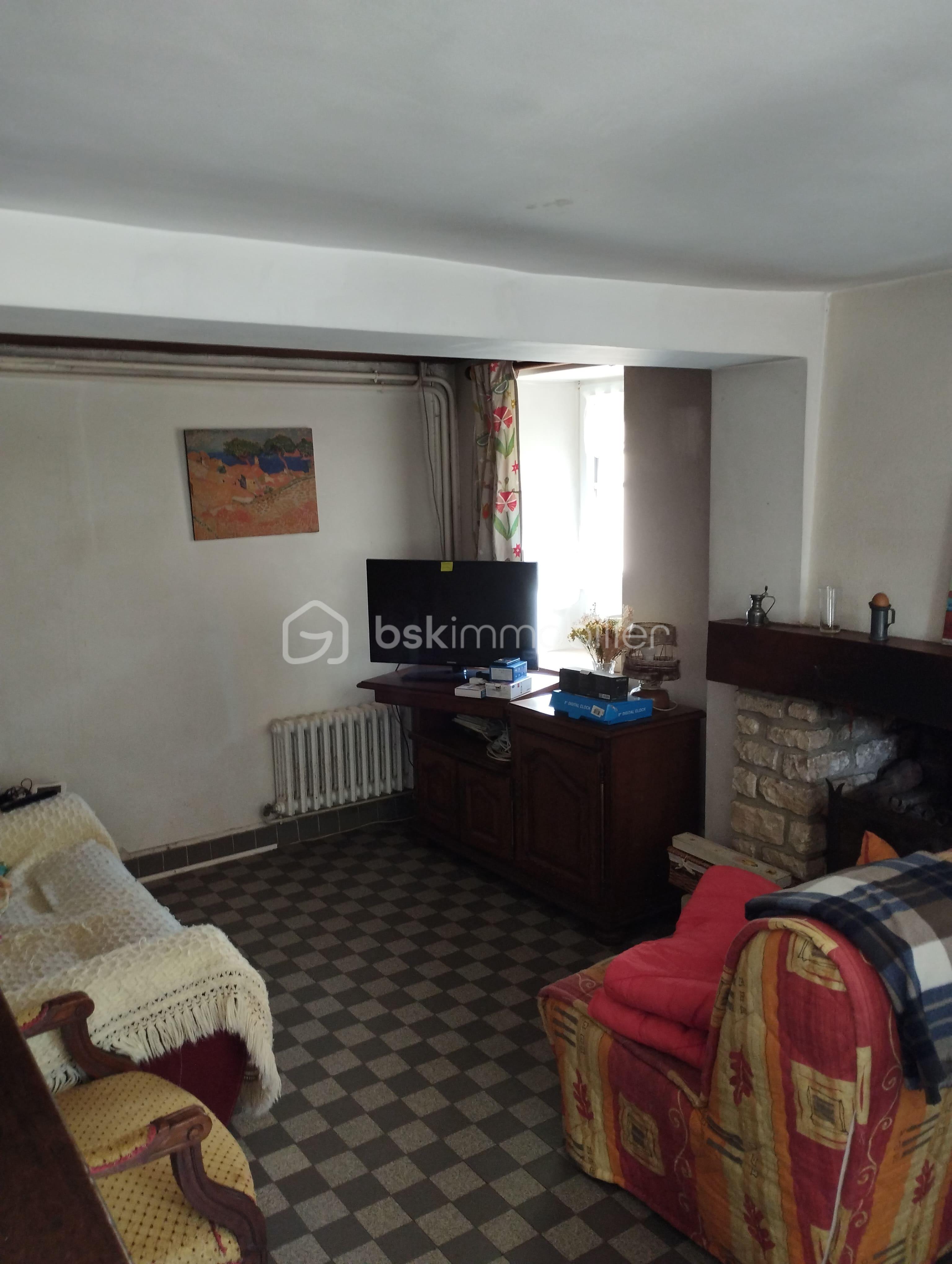 Maison en pierre de 106 m² - Séjour (3).jpg
