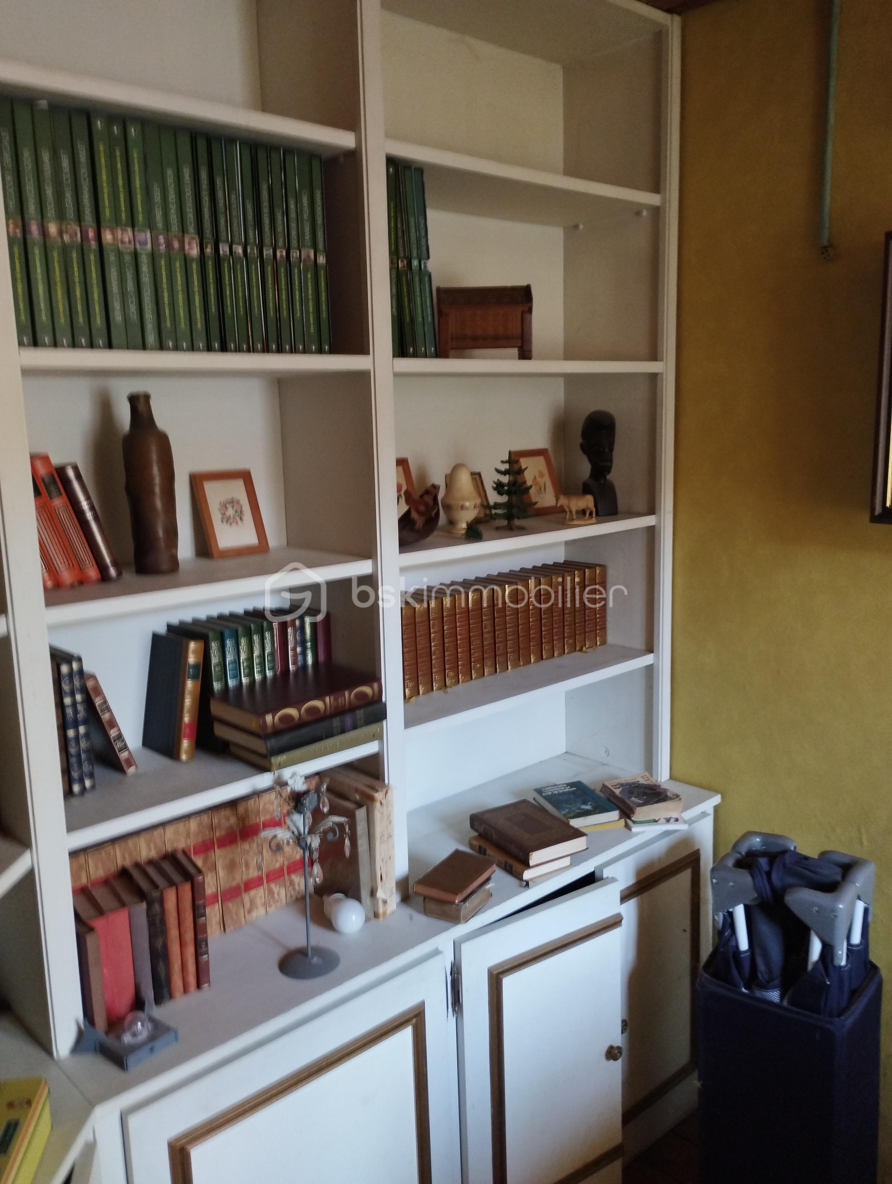 Maison en pierre de 106 m² - Bibliothèque.jpg