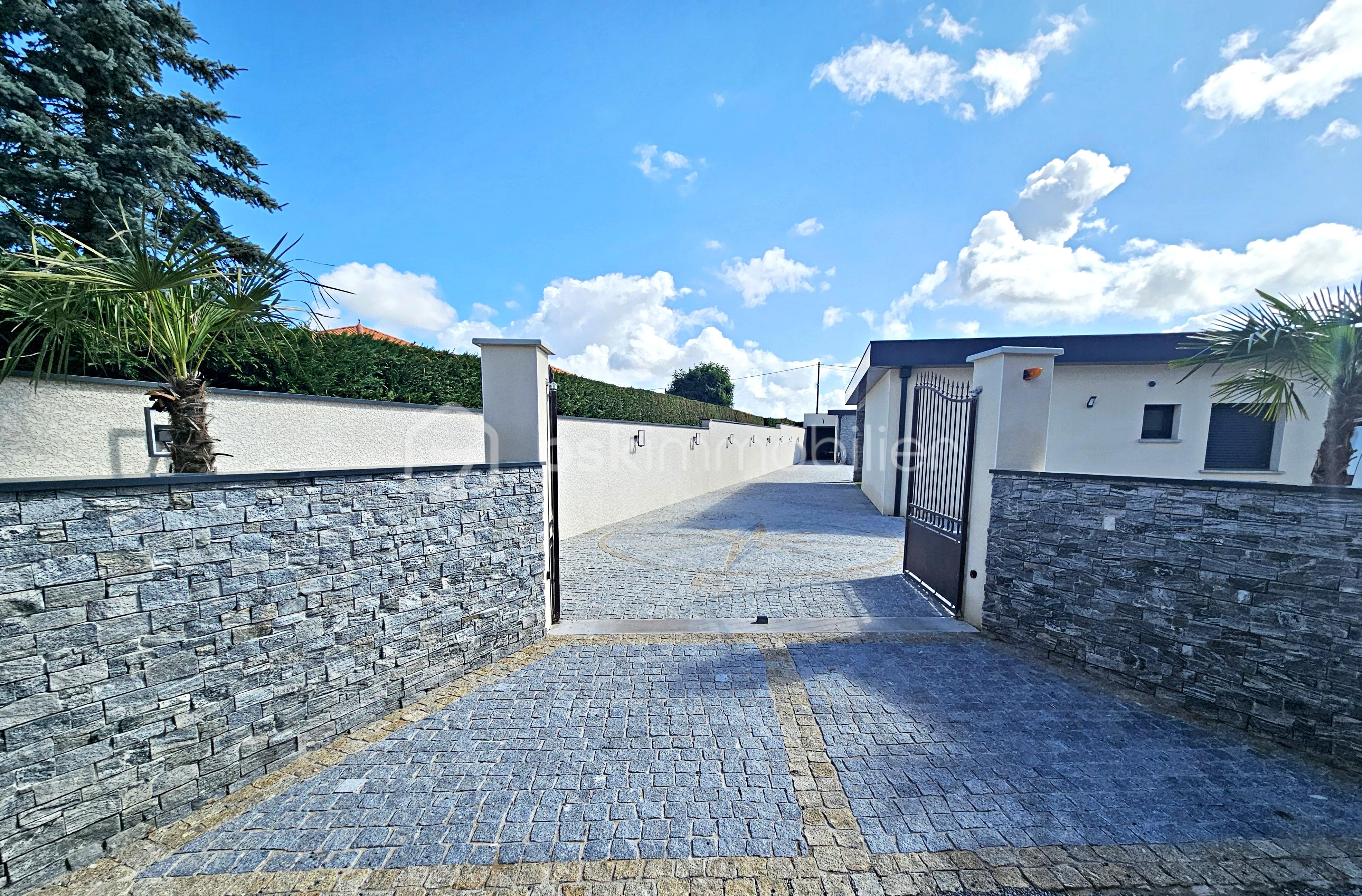 Maison contemporaine de 255 m² - Entrée.jpg
