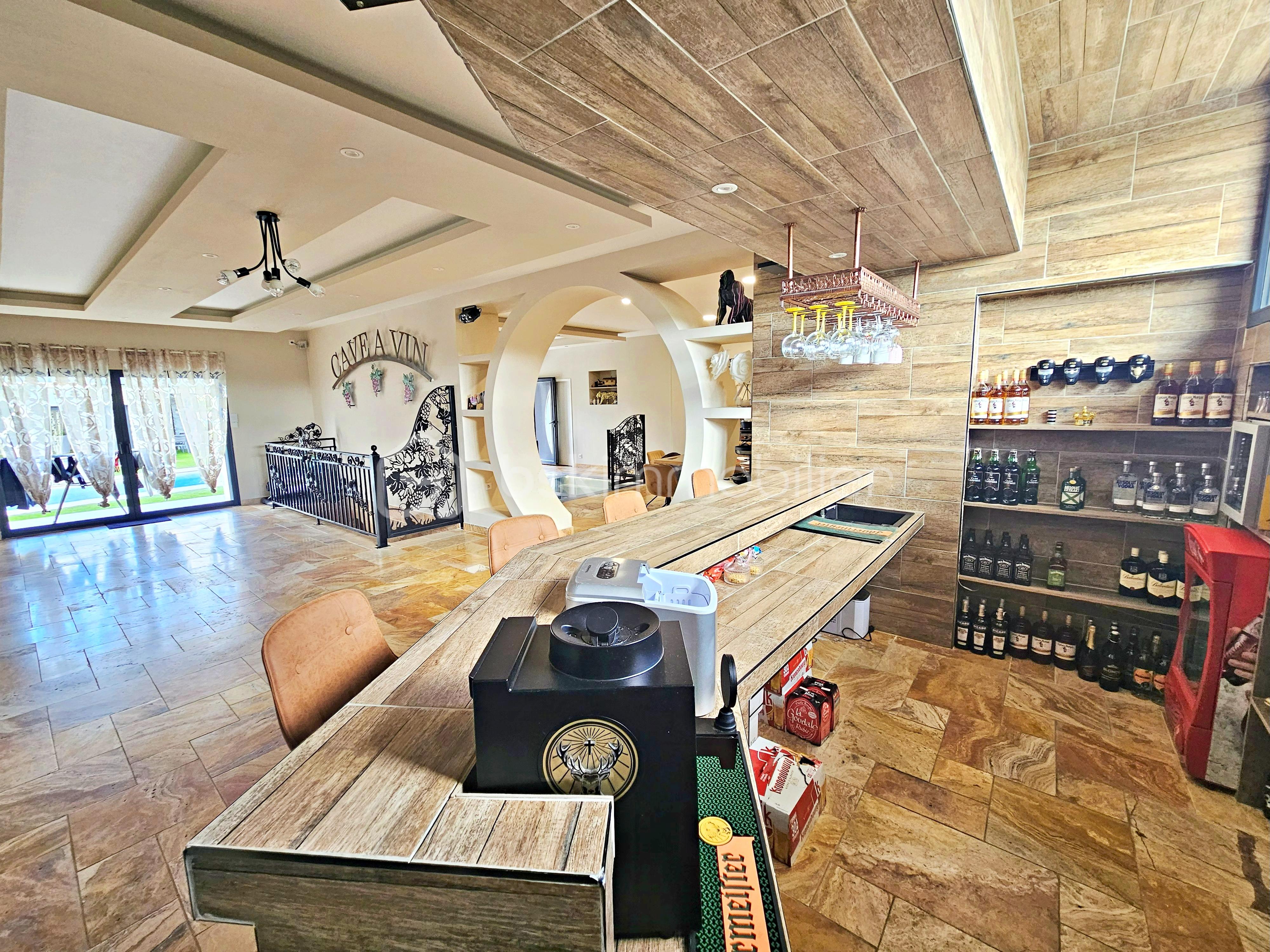 Maison contemporaine de 255 m² - Bar.jpg
