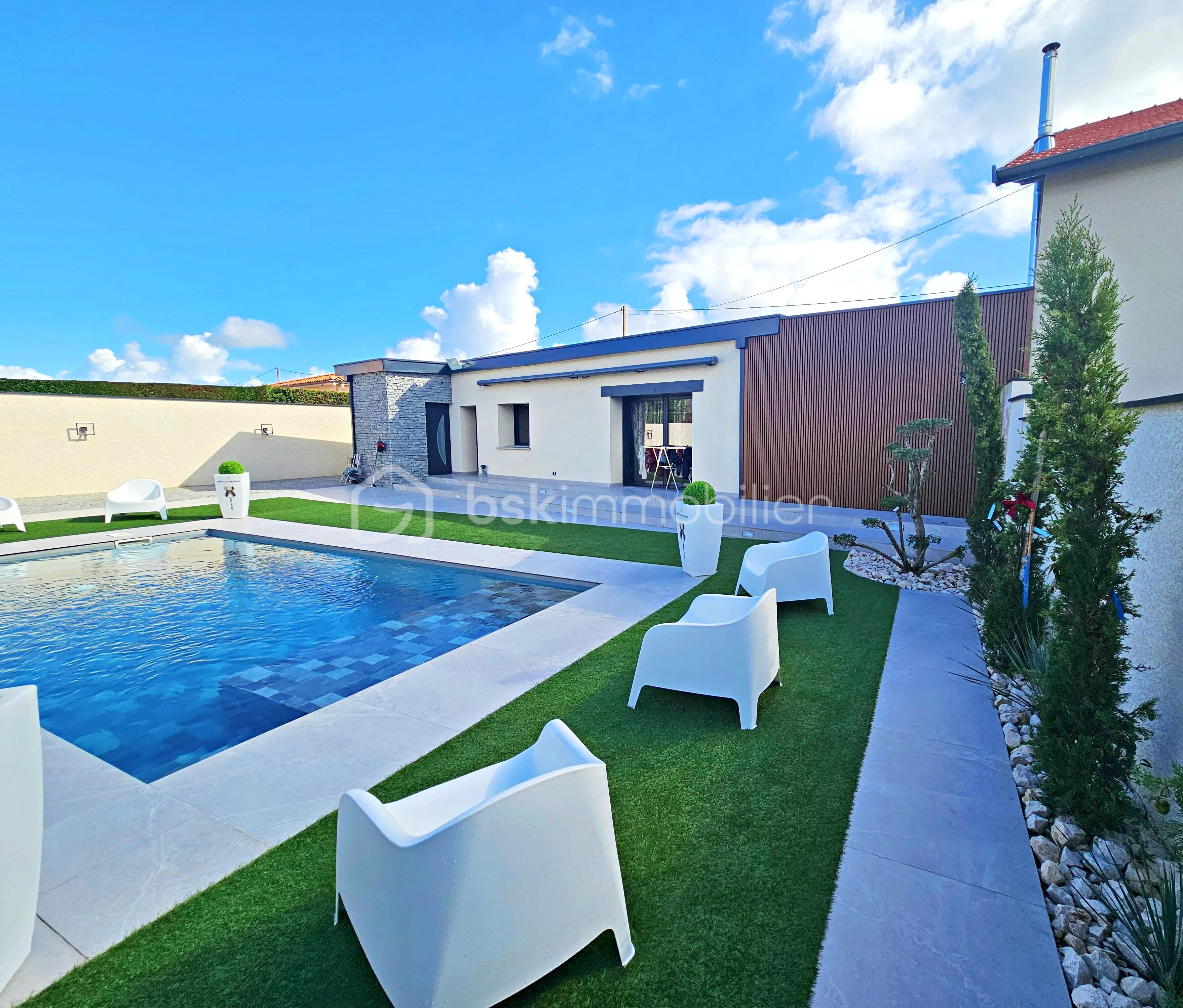 Maison contemporaine de 255 m² - Piscine.jpg
