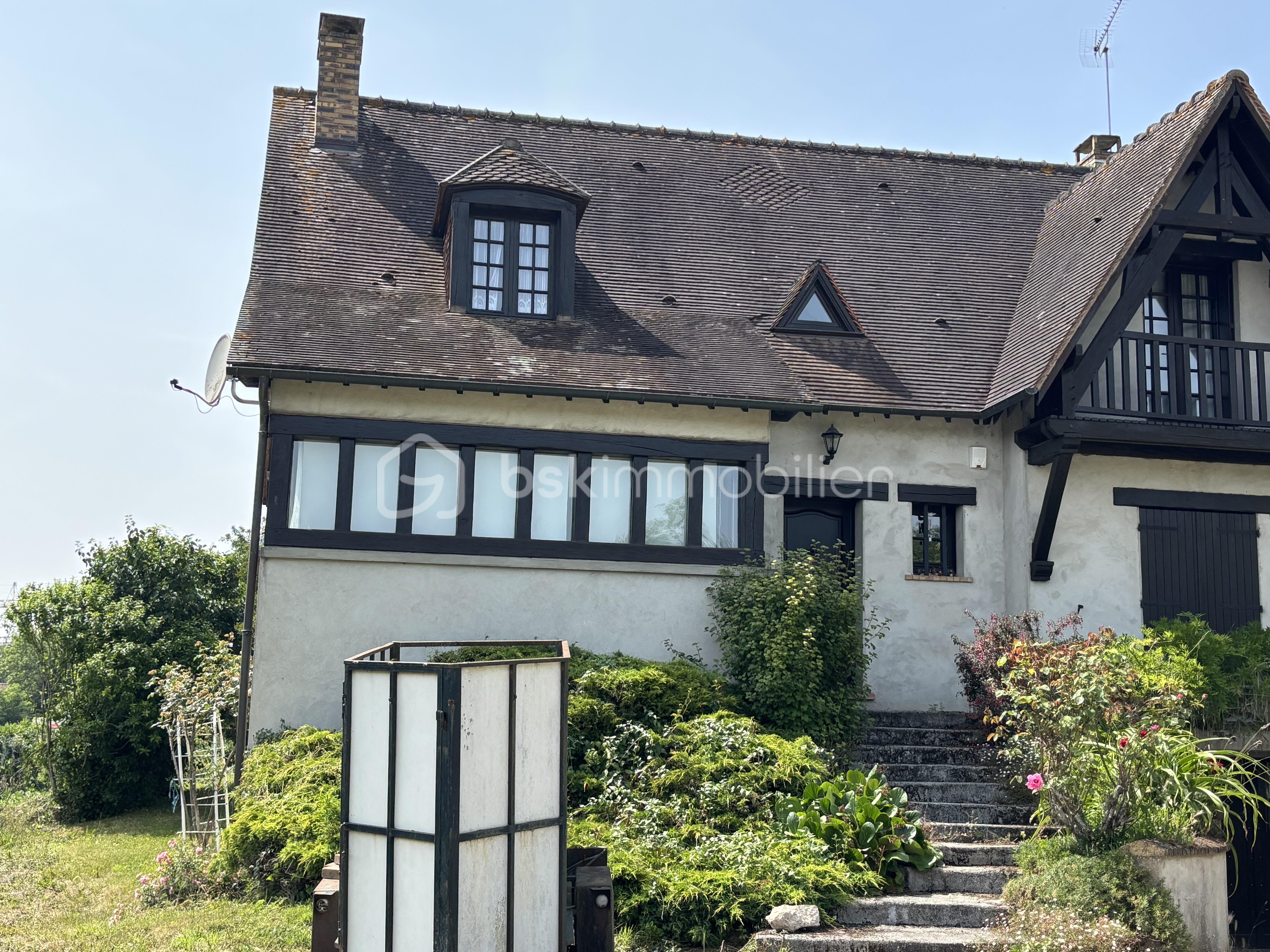 Maison de maitre de 160 m² - OZAN 1.jpeg