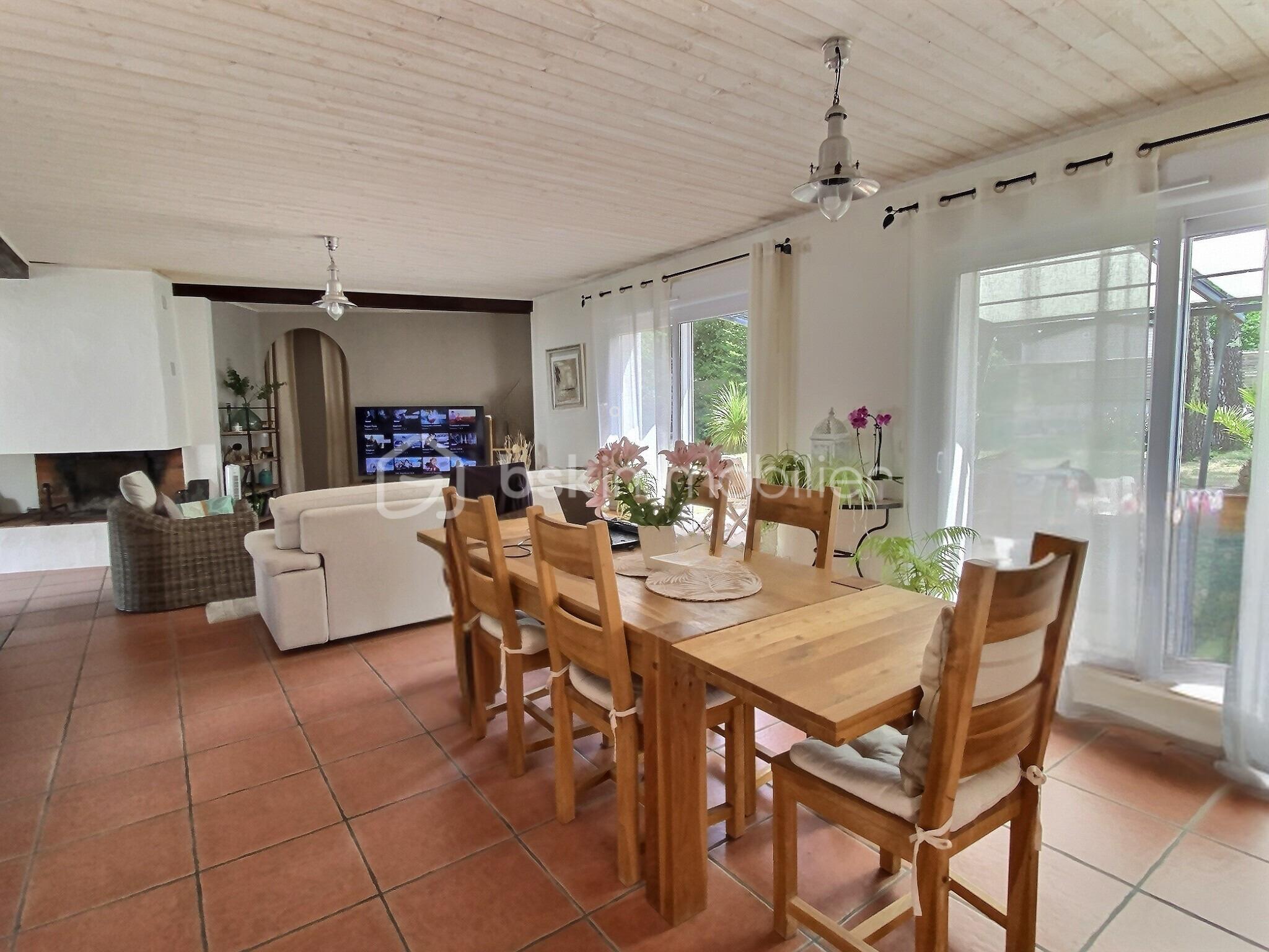 Maison de 163 m² - SAM TABLE EXPOSIO 062024.png